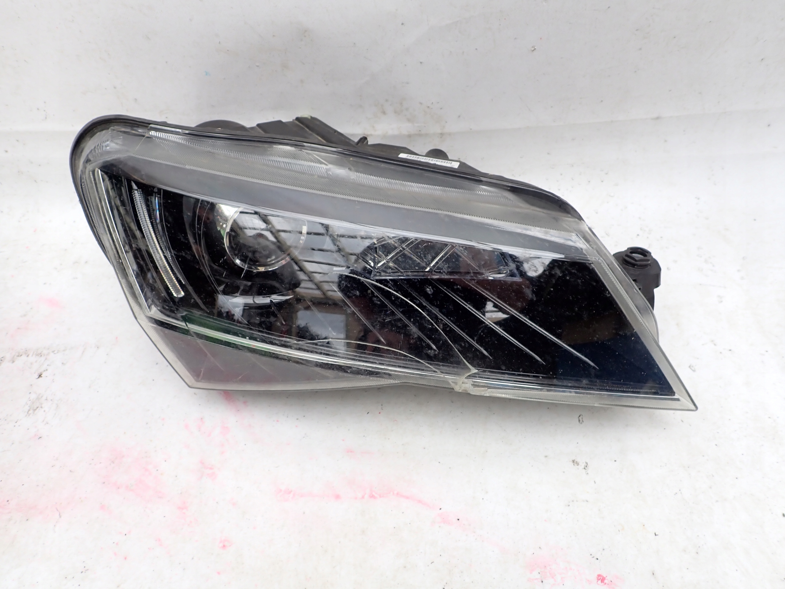 SKODA SUPERB III 3 LIFT 19- light front front right 3V1941016