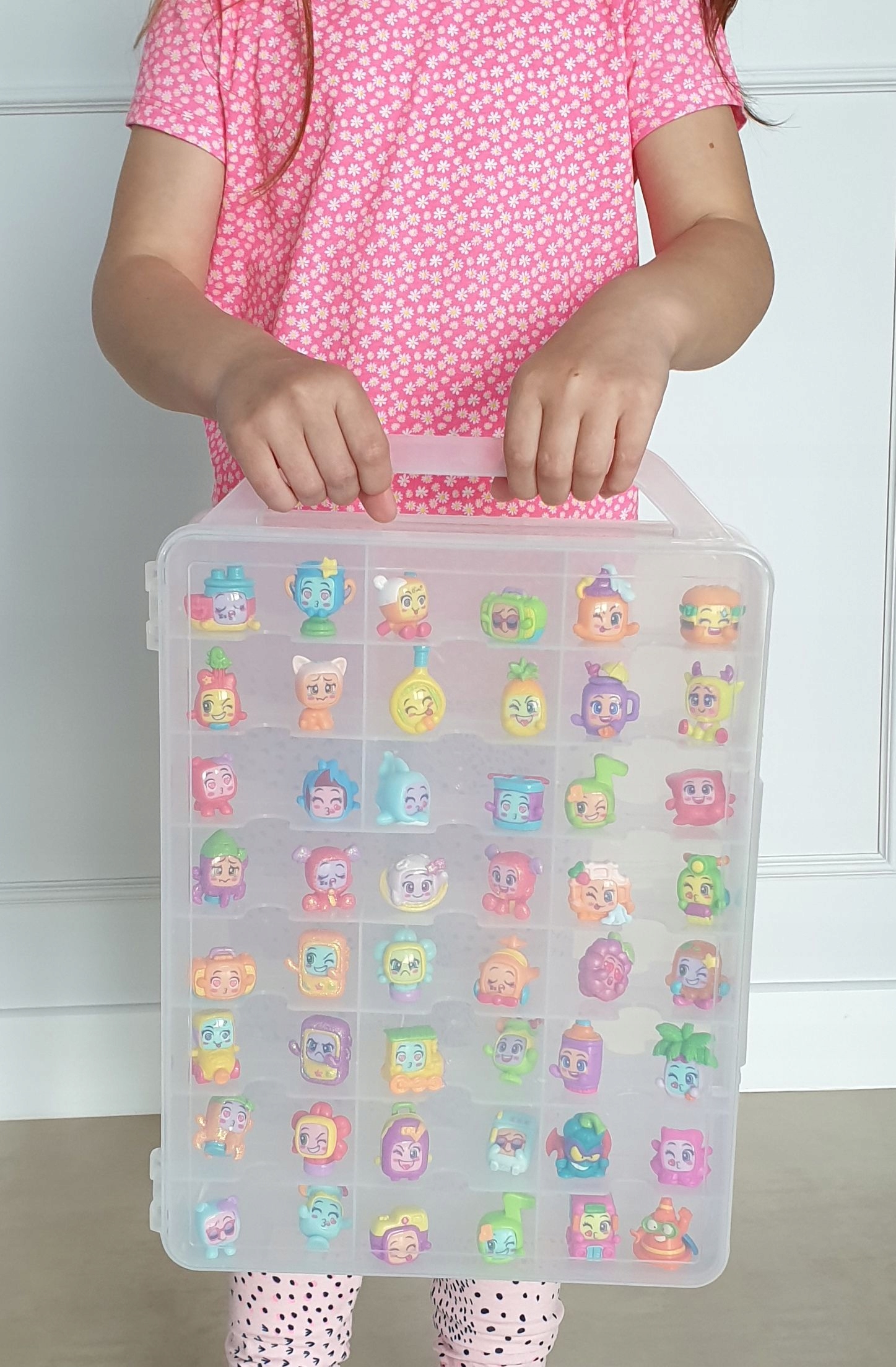 Walizka na figurki typu Mojipops 100 miejsc - Idealny organizer Wysokość produktu 36 cm