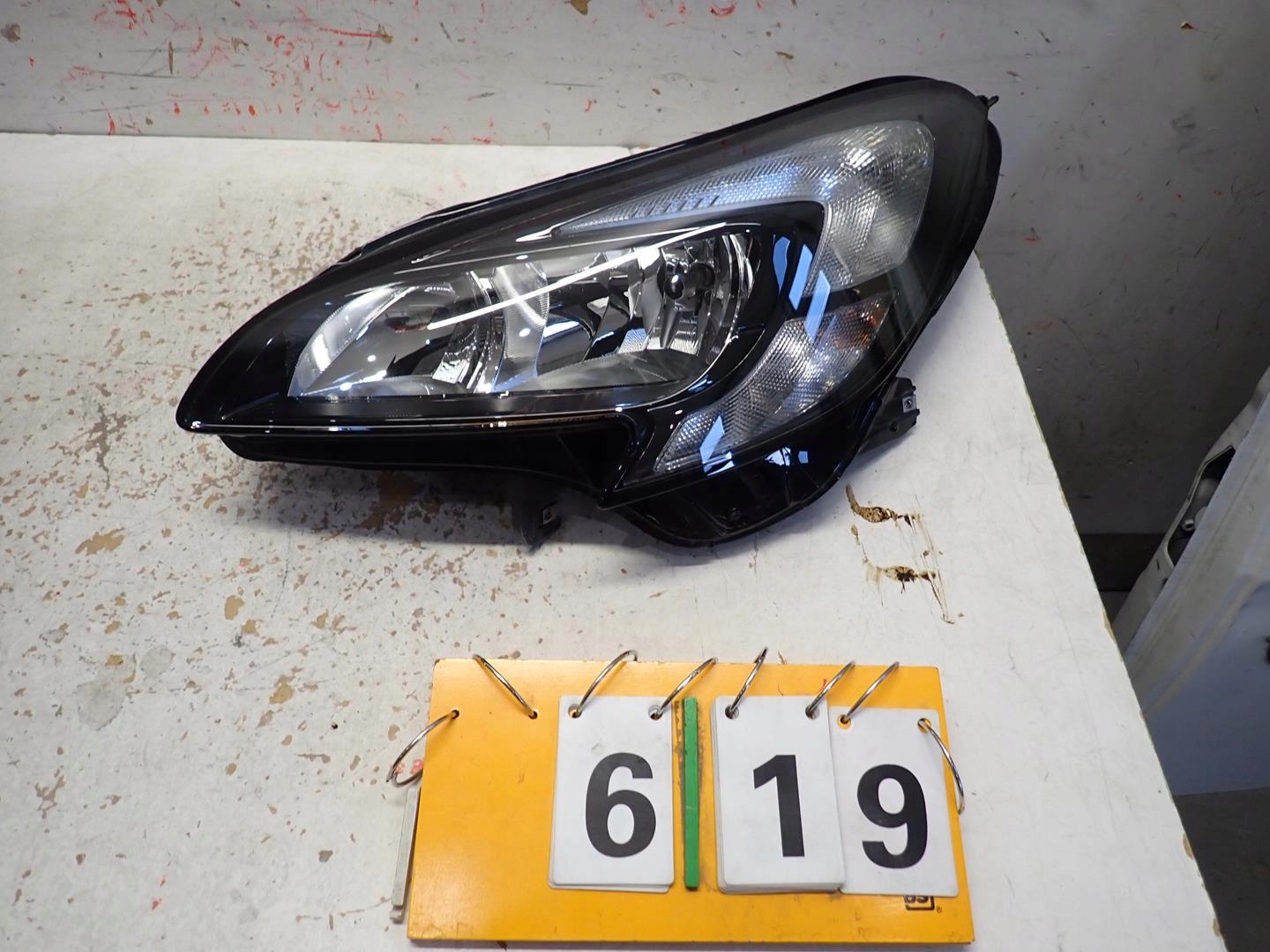 light front front left OPEL CORSA E 2014- XENON 39108222