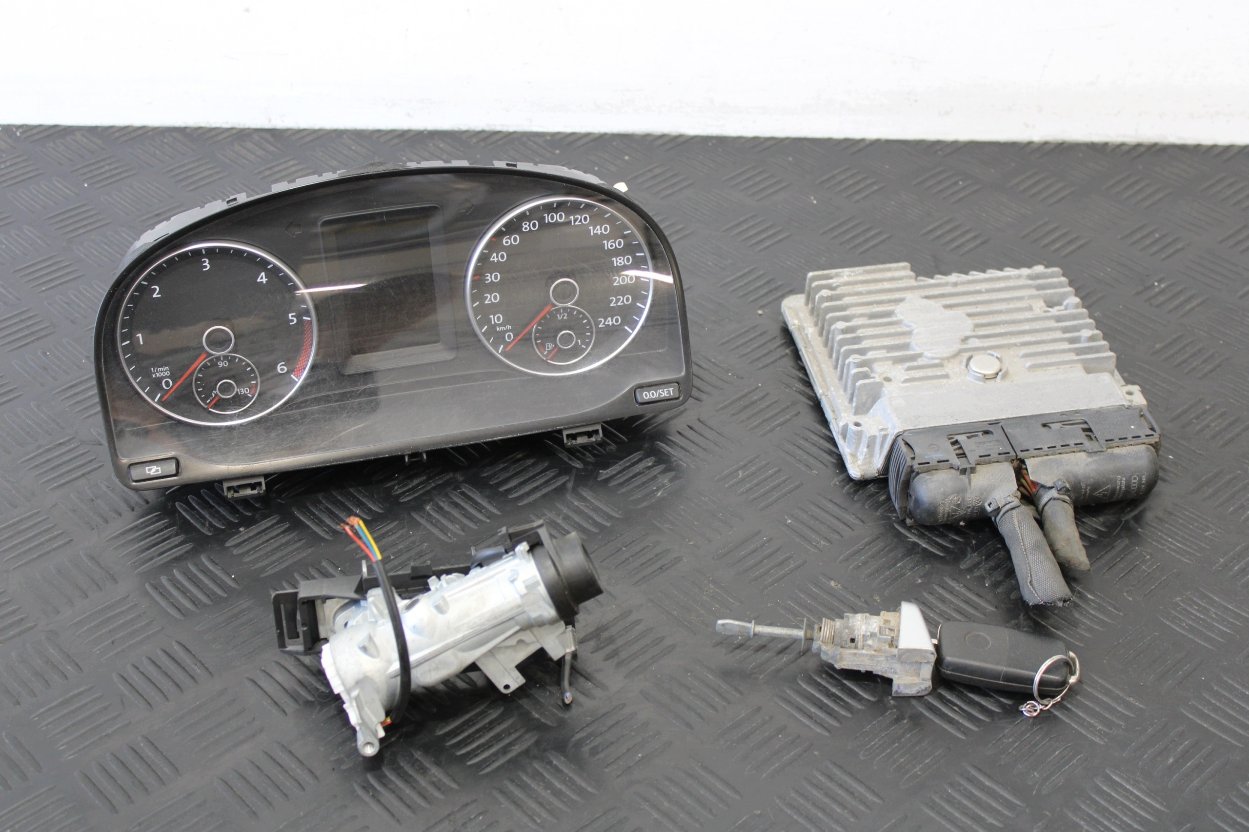 dials computer ignition 1T0920875A VW TOURAN 1T3 1T0 LIFT