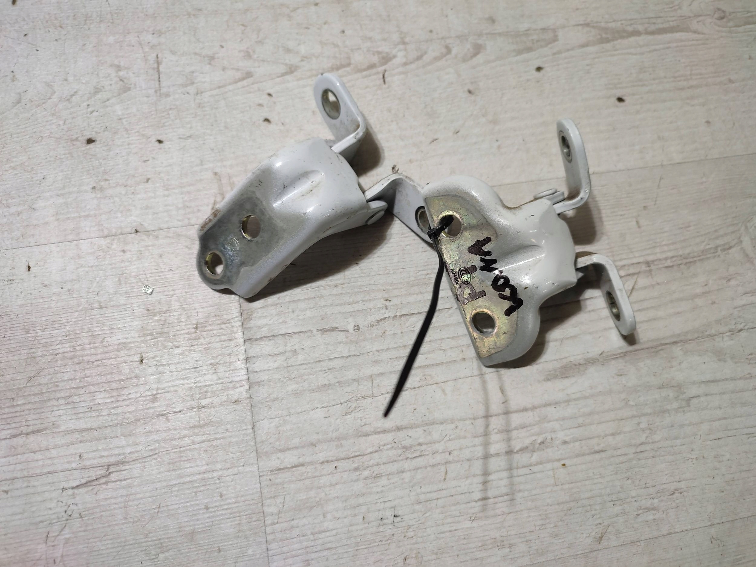 Hyundai Kona and 2018 rear part side right hinges hinge