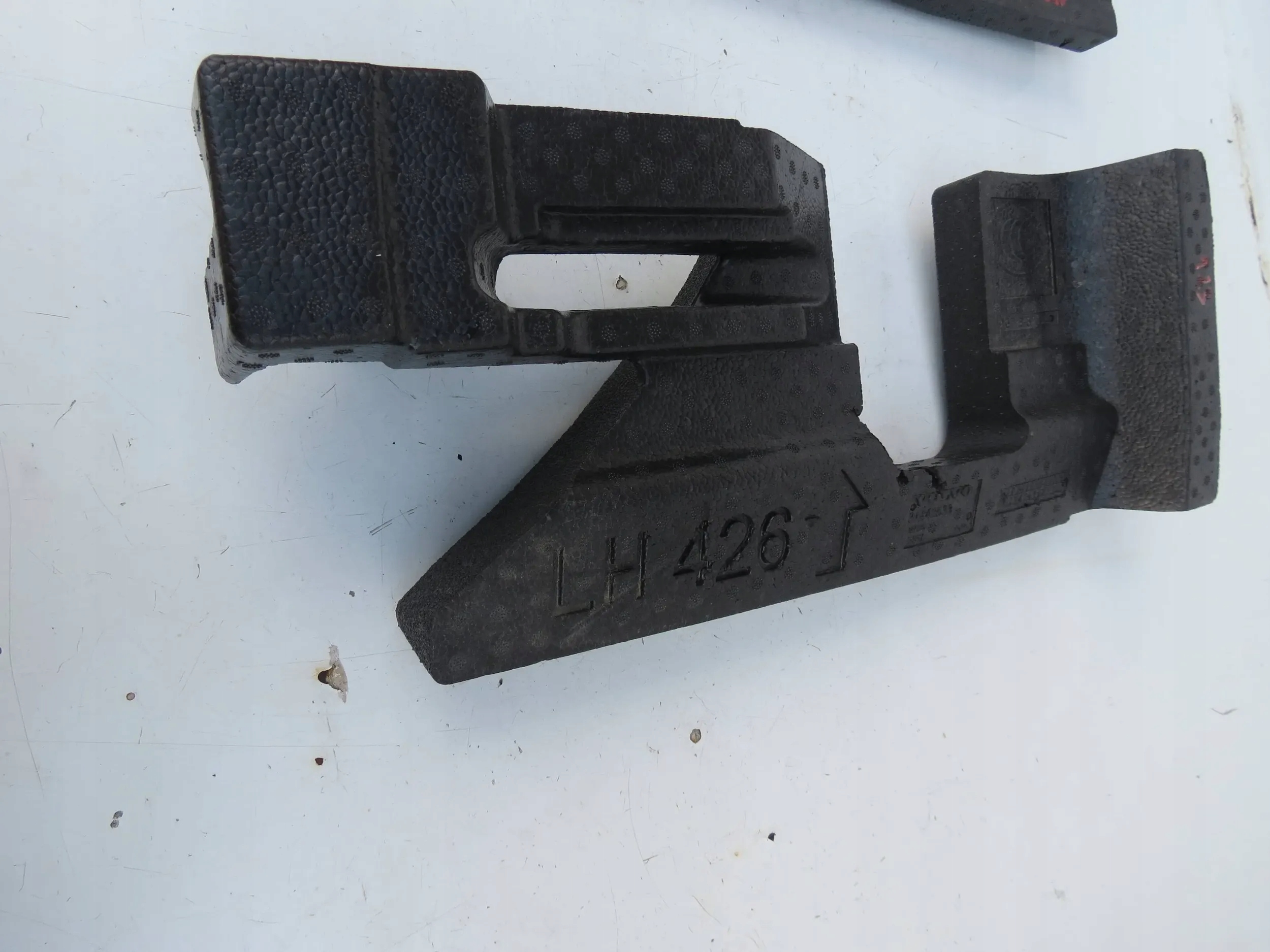 filling polystirene VOLVO XC60 II