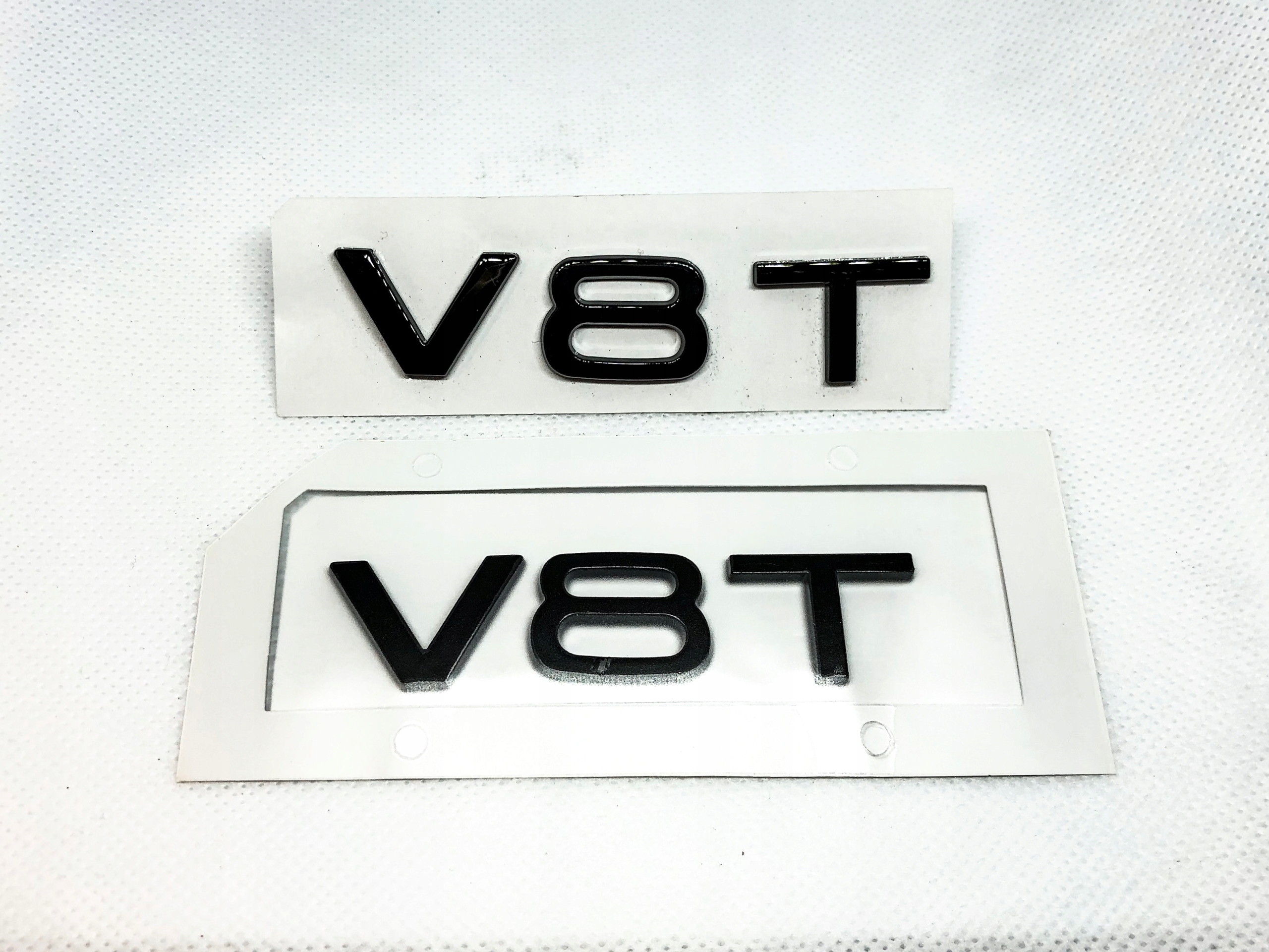 Emblém V8T čierny lesk 2 ks komplet Abs Audi