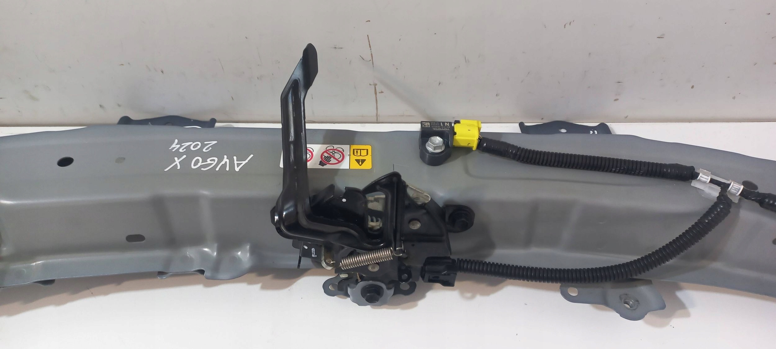 Toyota Aygo X 2024 1K3 support panel for radiators pillar upper (AX21)