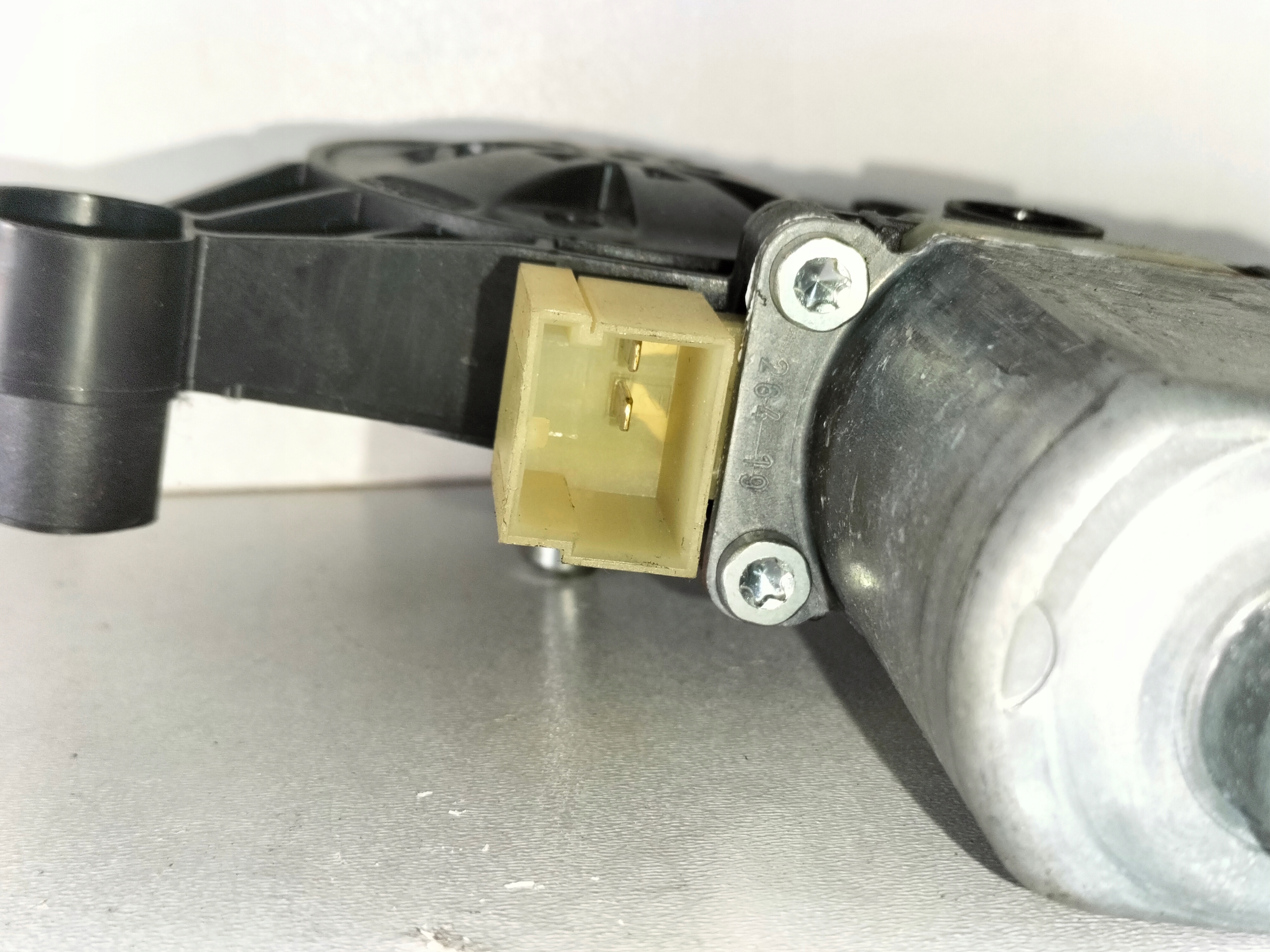 mini motor podnosnika front right AUDI A4 B9 15