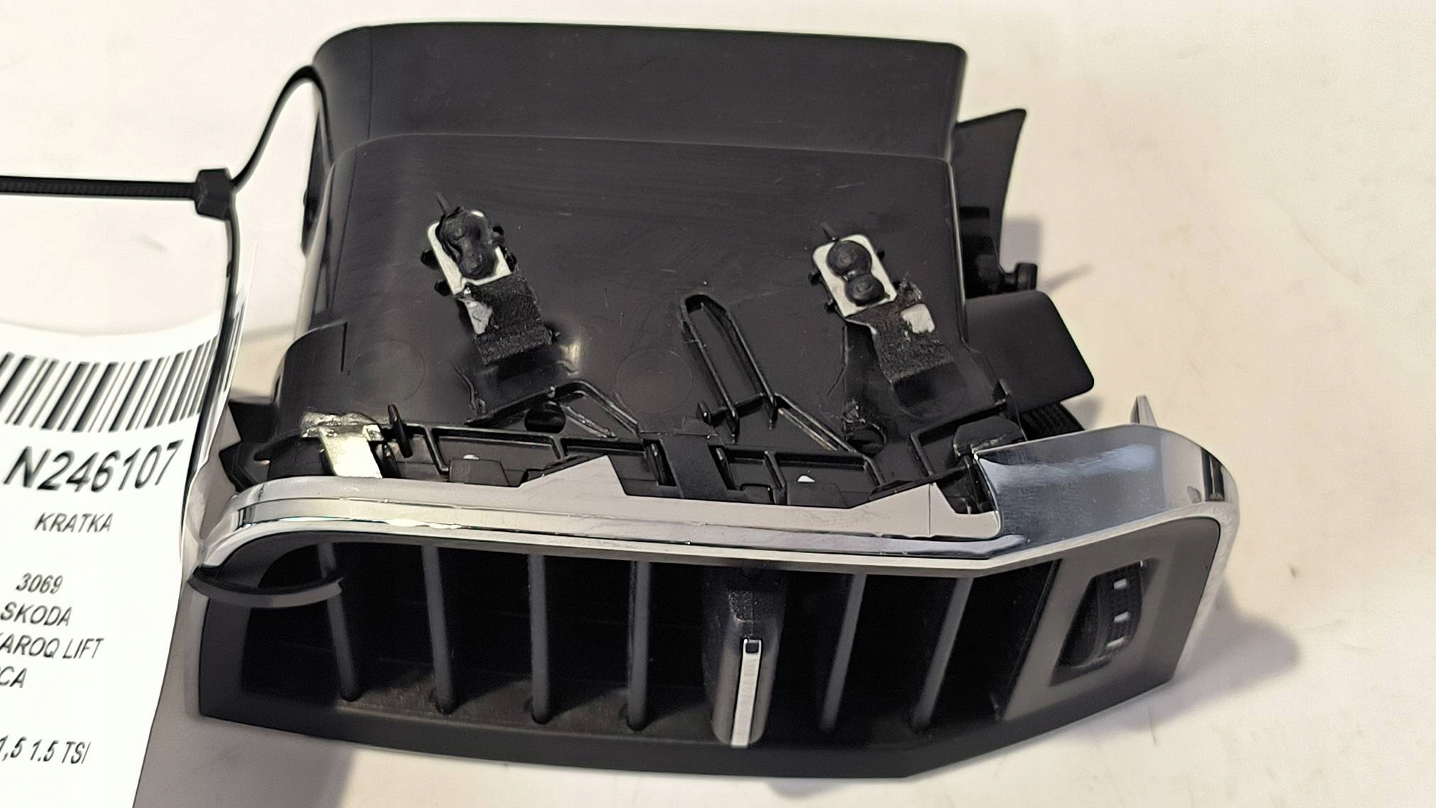 grid 57A820952A SKODA KAROQ LIFT