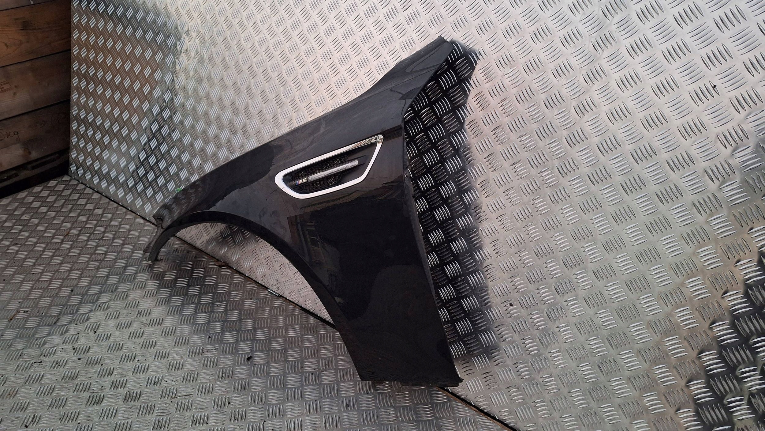 fender front left BMW 5 F10 M5 10