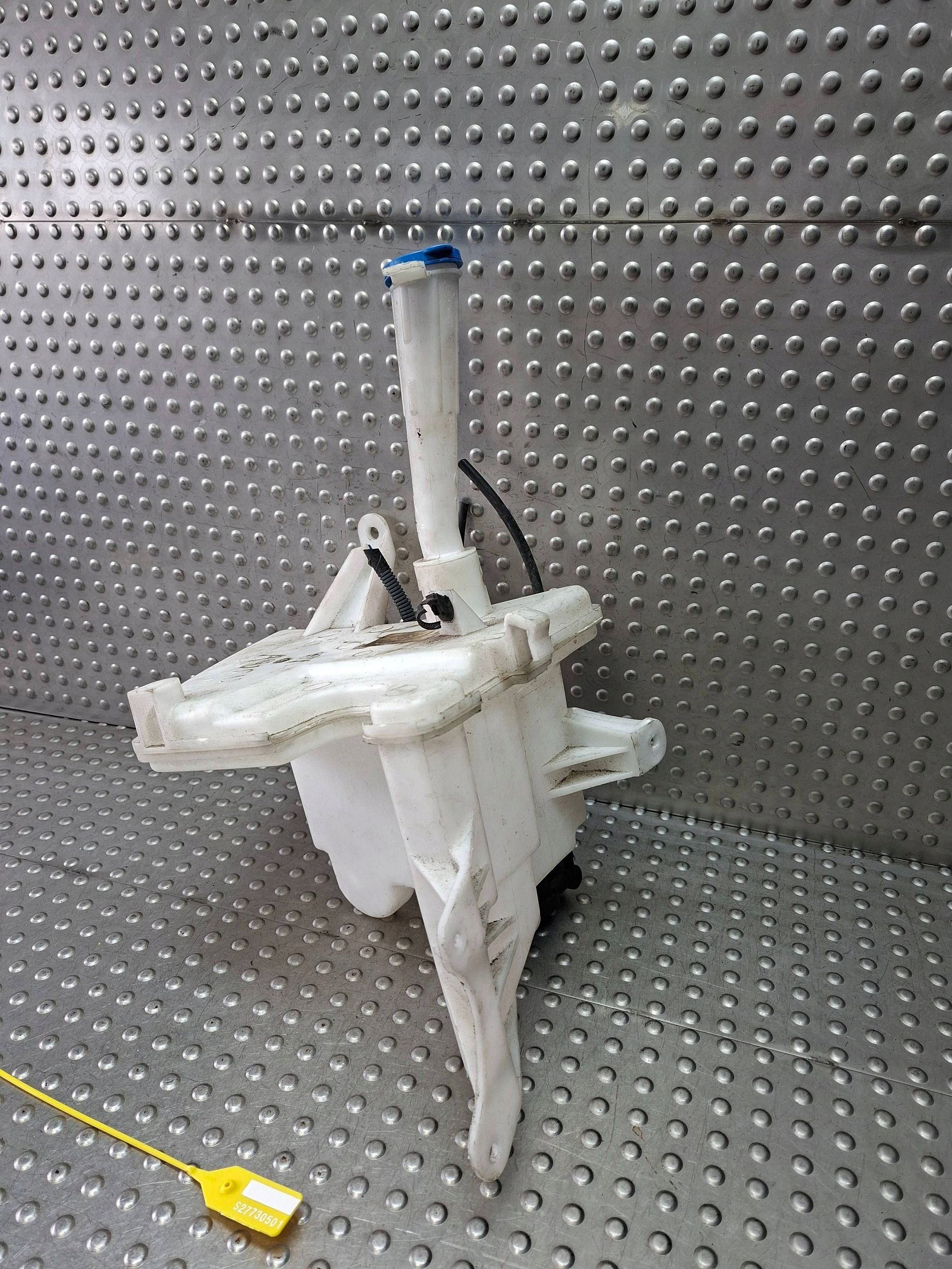 washer fluid tank TOYOTA AURIS II 12