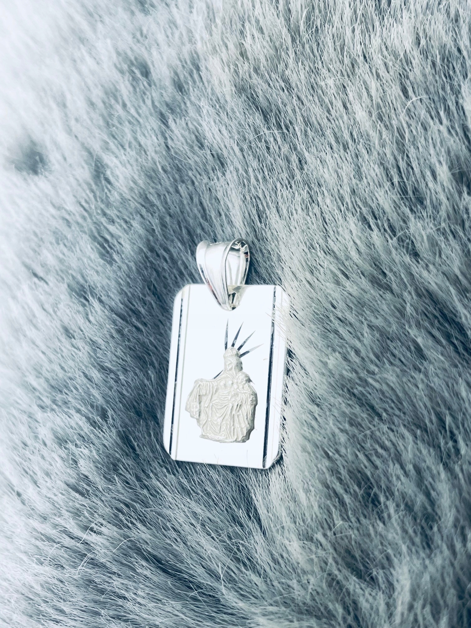 Stříbrný oboustranný medailonek škapulíř Matka Boží Ostrobramská Pán Ježíš