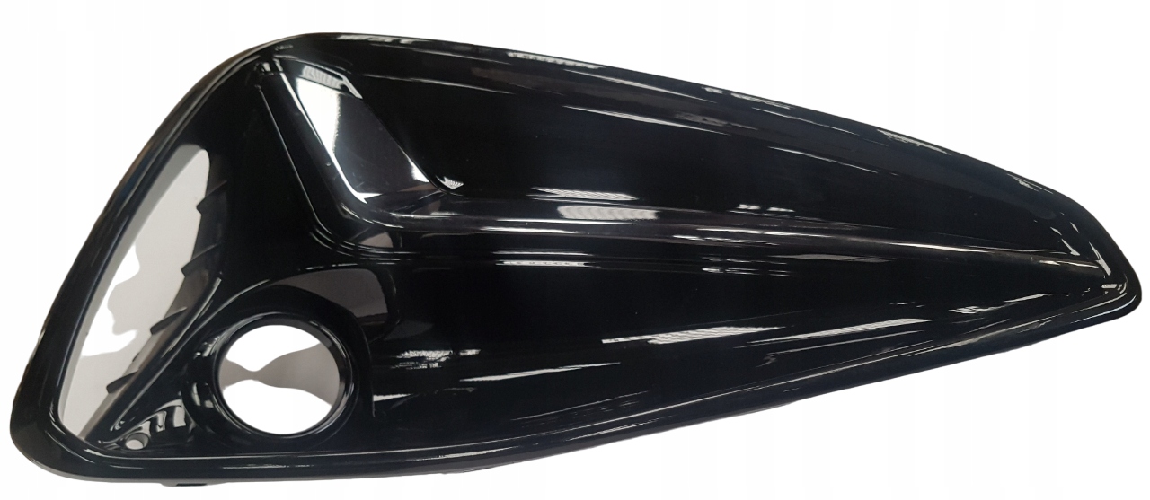 HYUNDAI and 30 III grid of a bumper front right
