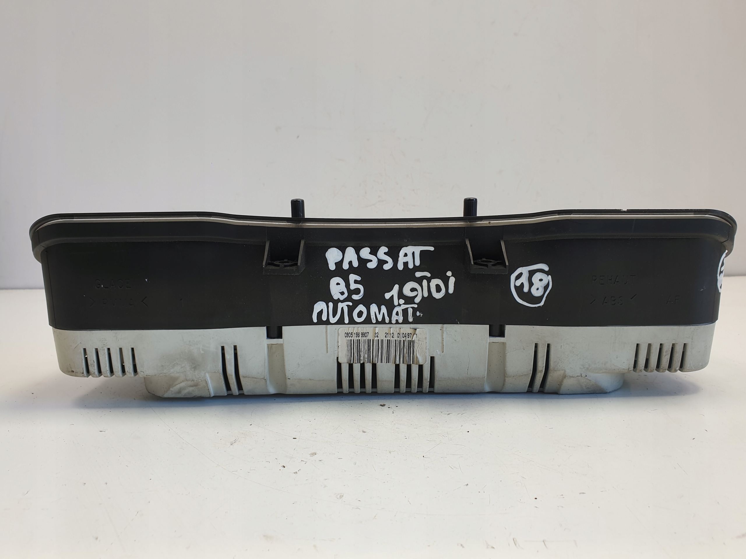 спидометр часы vdo 3B0919861J