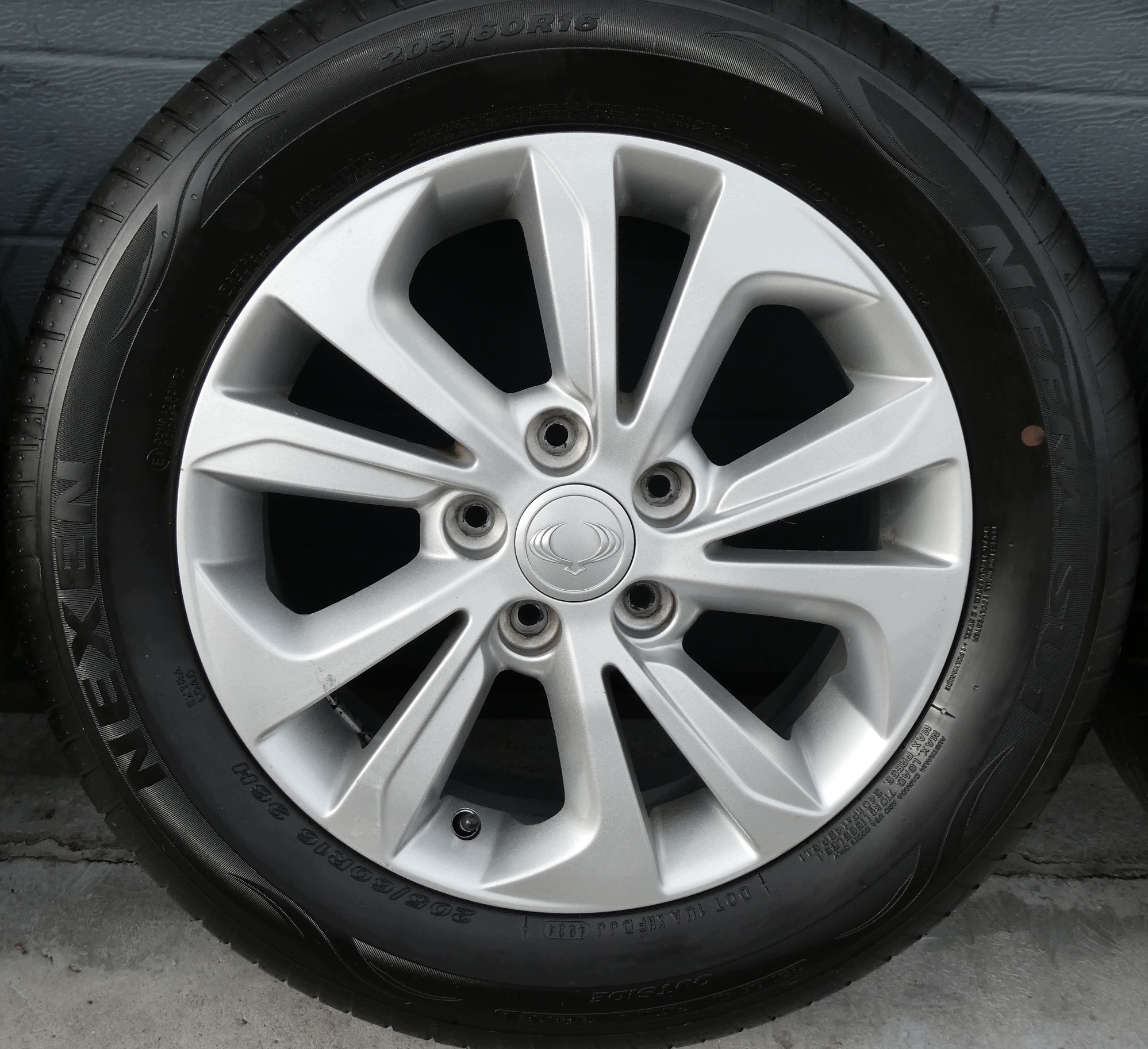 discs 16 OE wheels tyres SSANGYONG TIVOLI