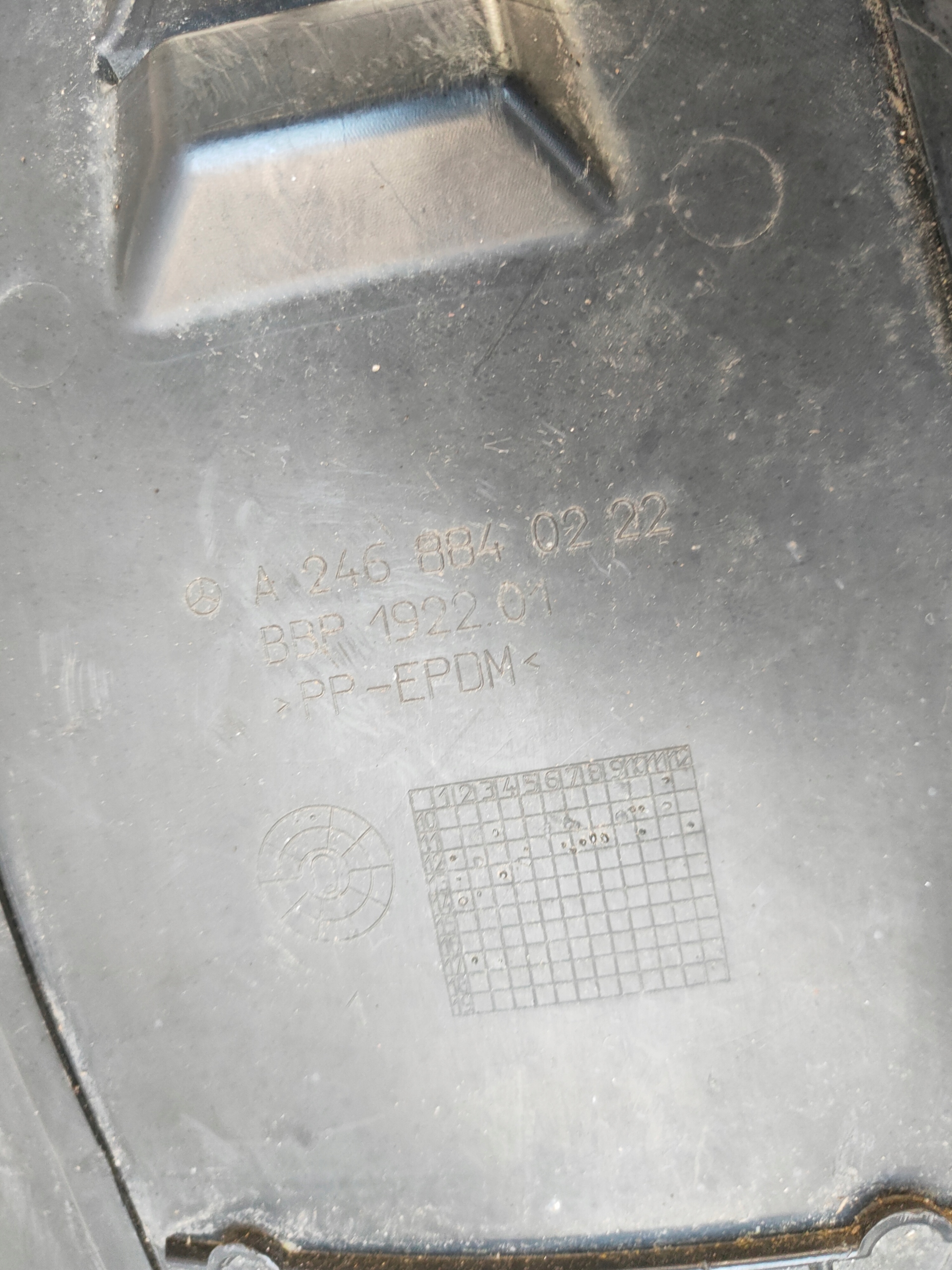 MERCEDES B-KLASA W246 11-17 mudguard front left front A2468840222 OE