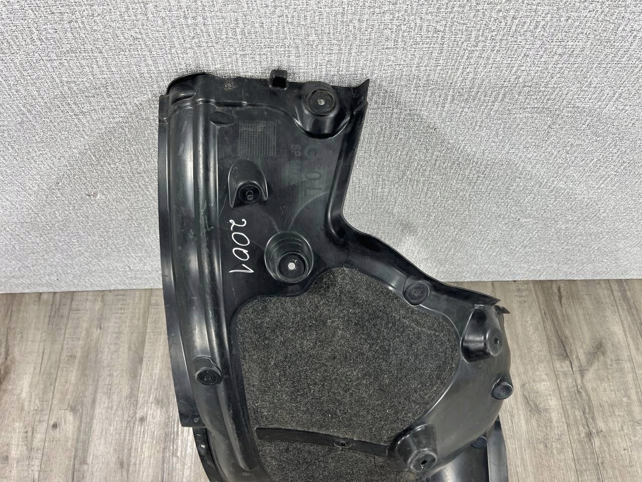 BMW 5 G60 2023-> mudguard left front 9881715