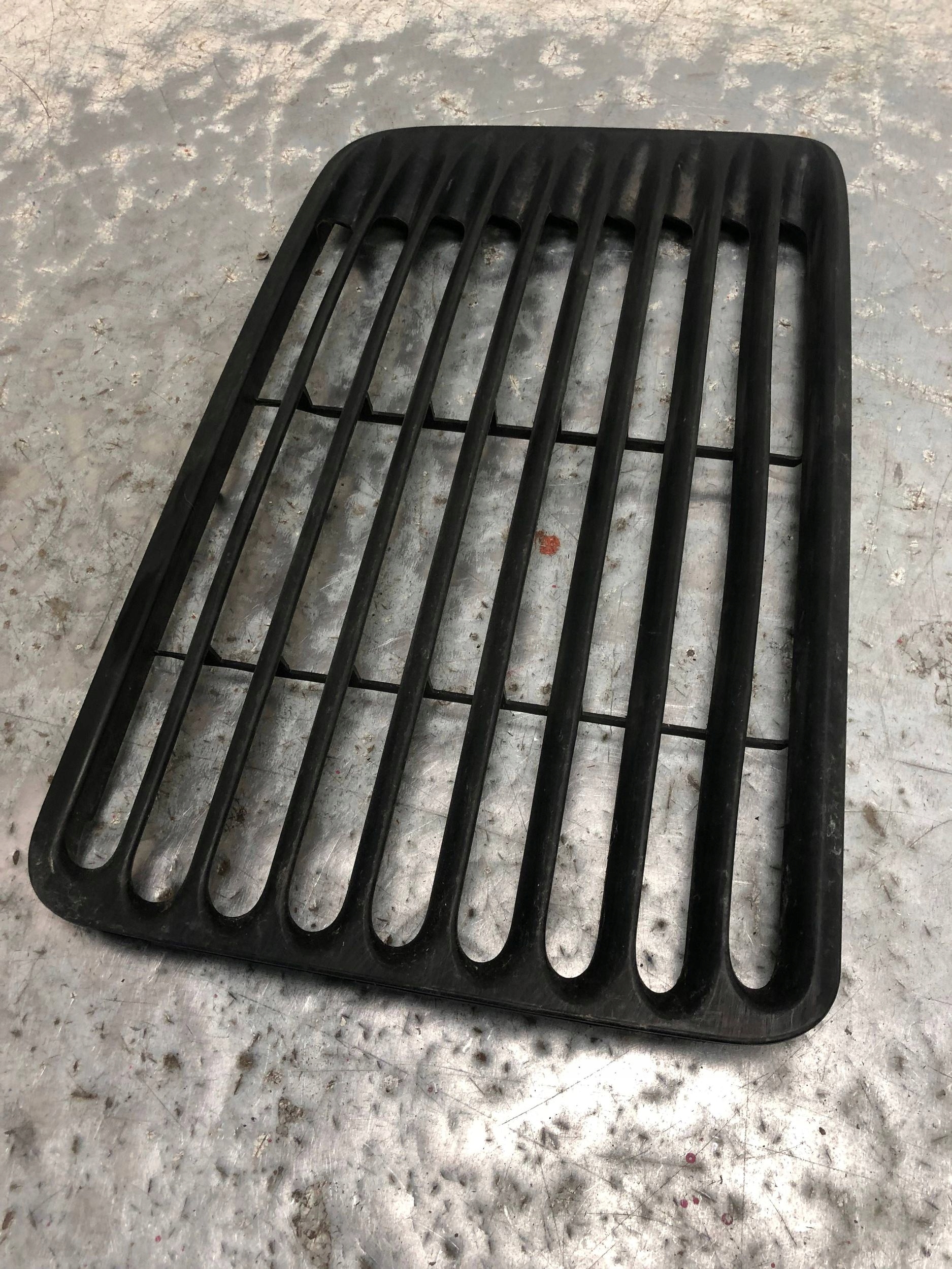 grid grille SPOJLERA left rear part PORSCHE 993 99351259100