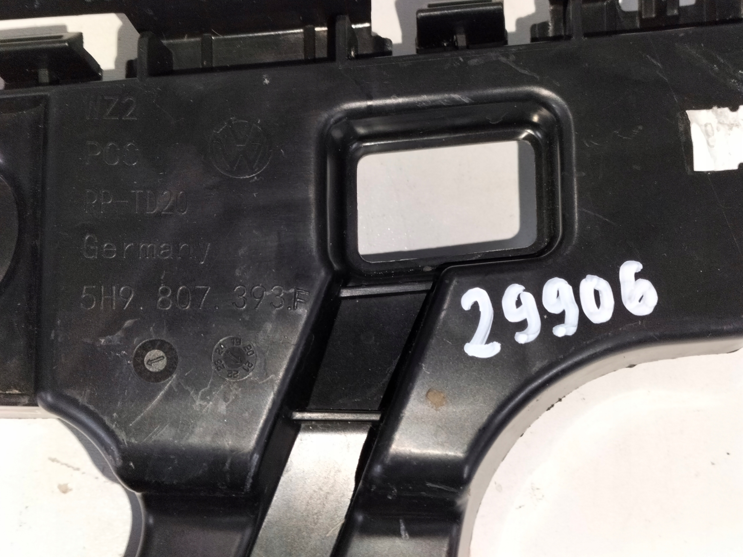 support holder rear part left VW GOLF8 VIII 20- KOMBI