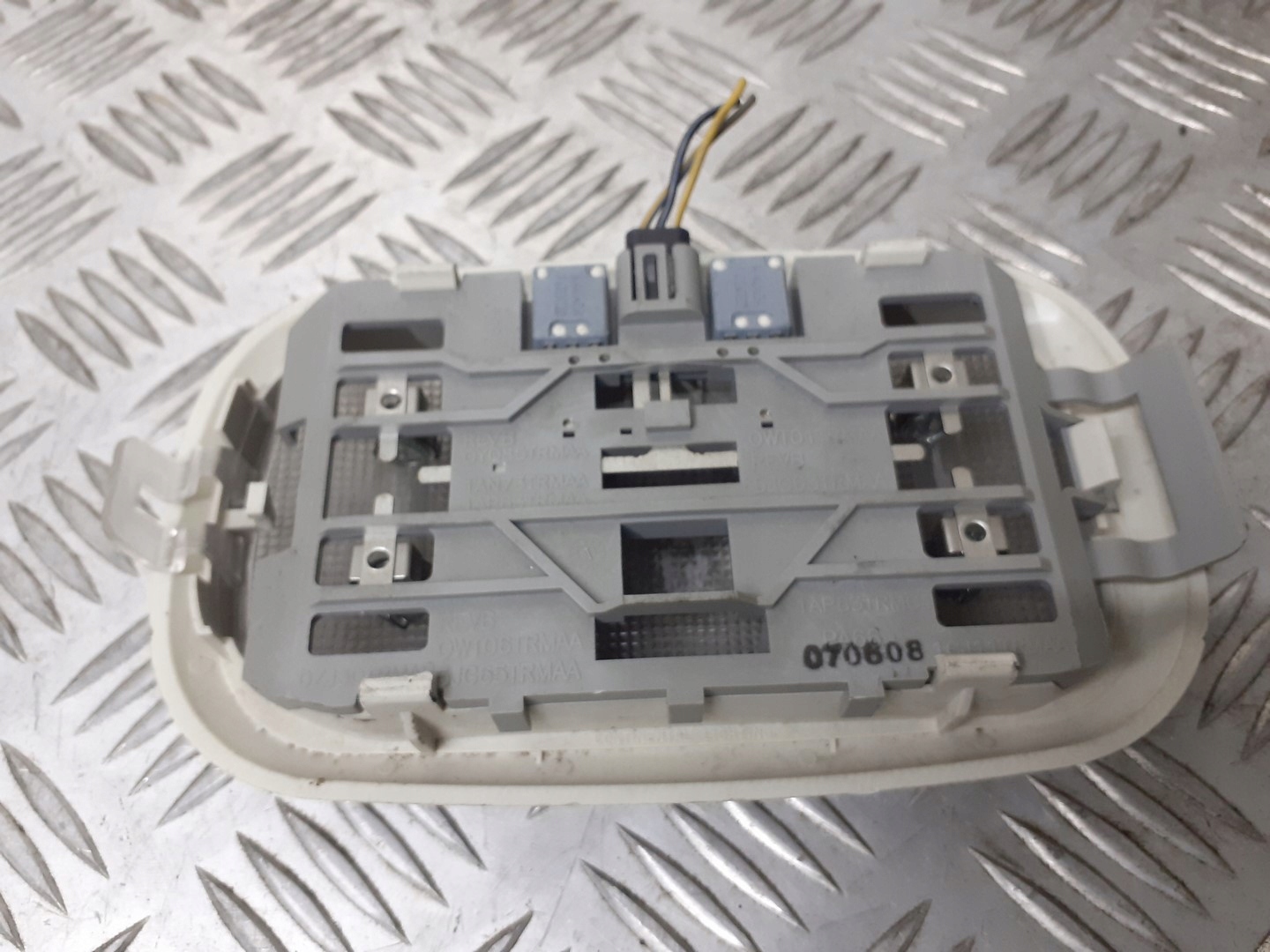 OŚWIETLENIE KABINY TYŁ DODGE CALIBER OYQ85TRMAA Typ samochodu Samochody osobowe