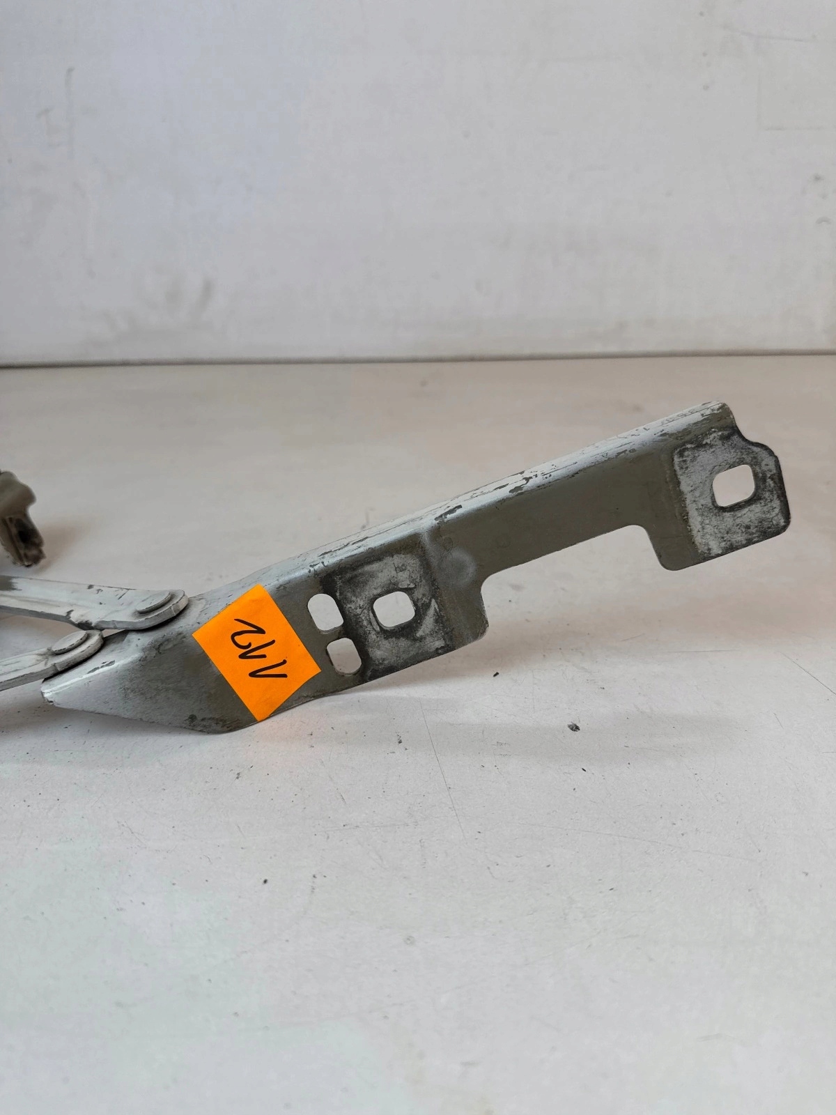 hinge bonnets front front left Opel Astra IV J