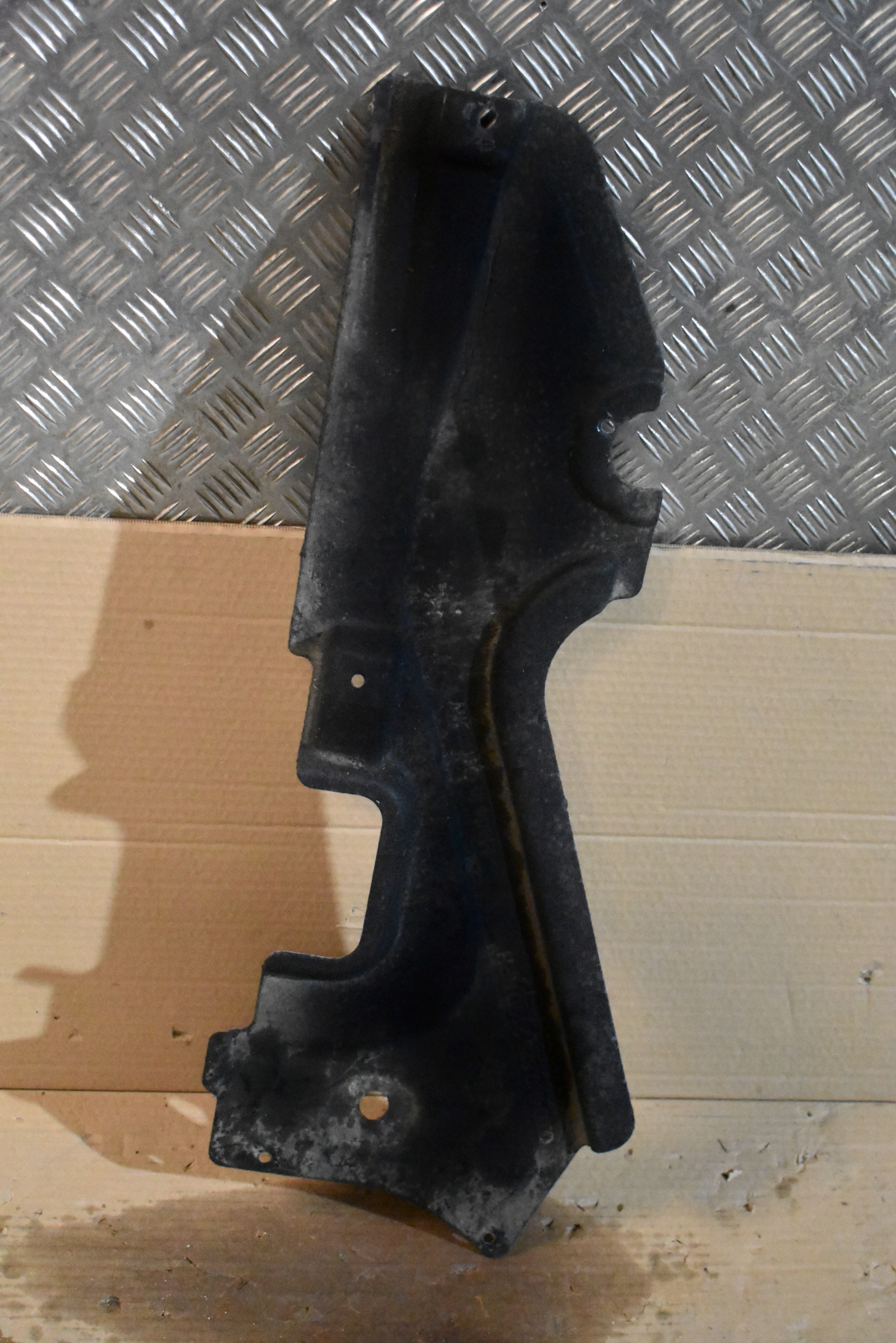 IDEALNA cover chassis left AUDI A8 D5 1
