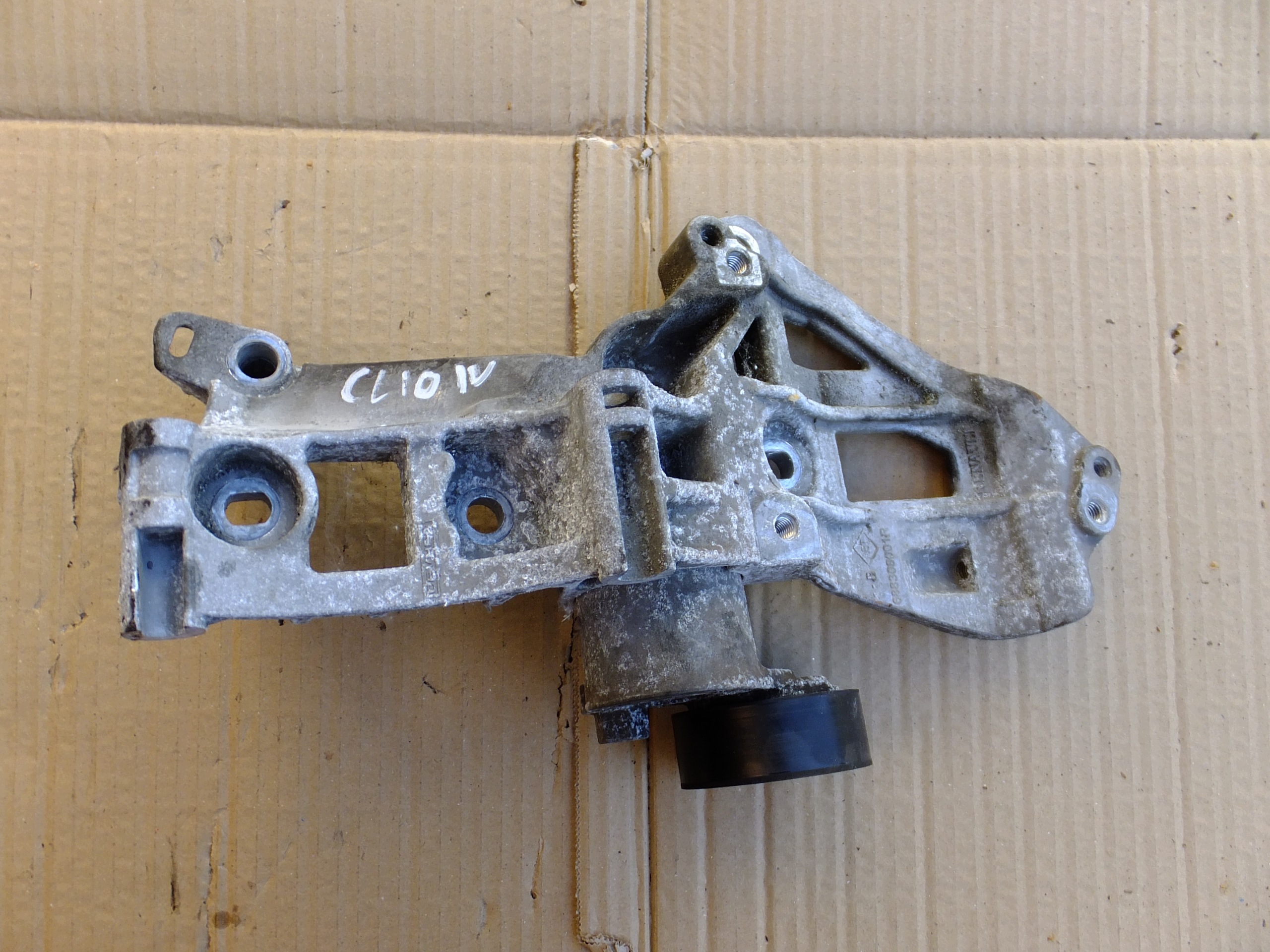 supporto alternatore renault clio IV 1,5 dci 2017r 688308001R
