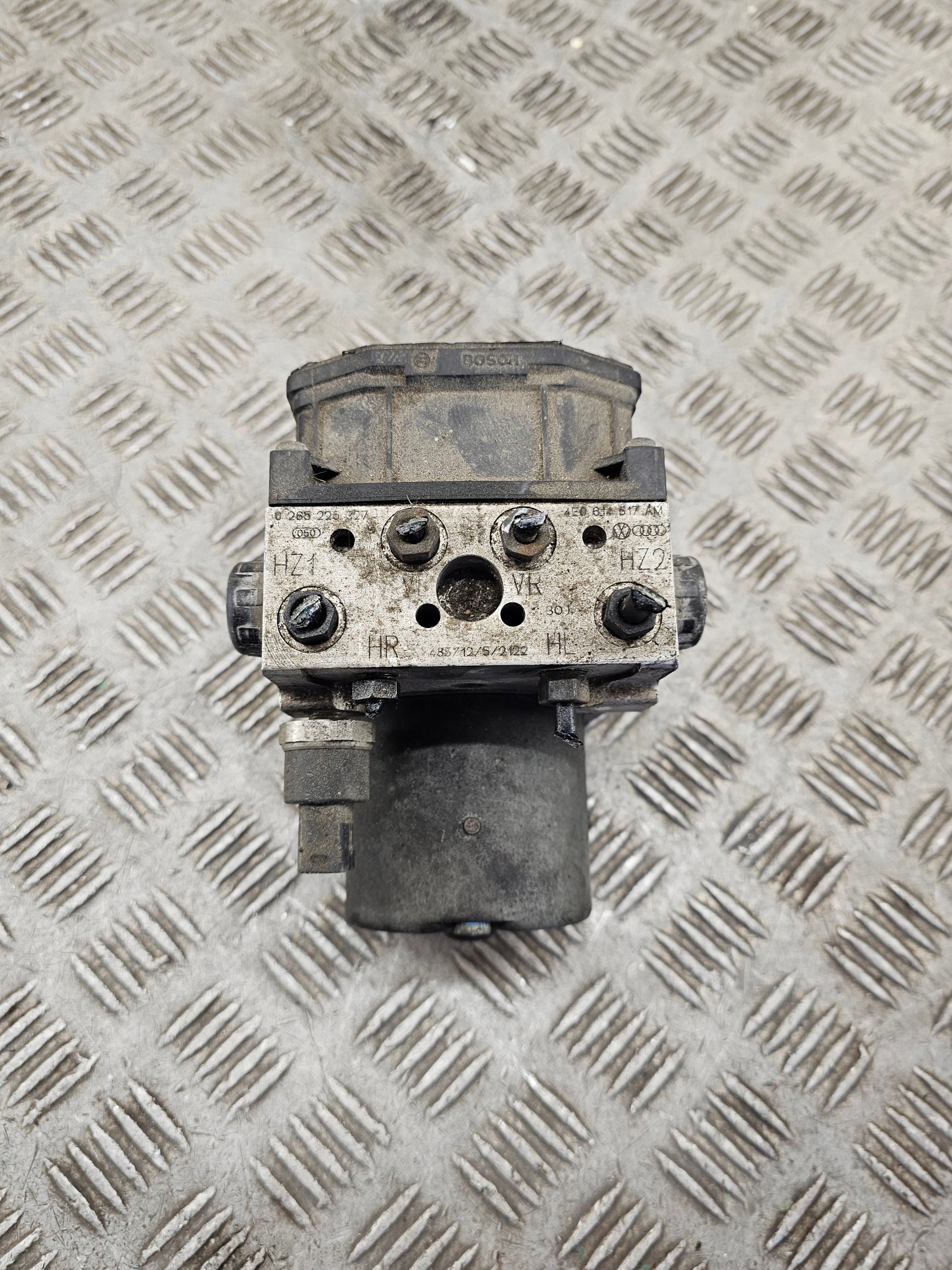 AUDI A8 D3 bedienteil pumpe modul ABS 4E0614517