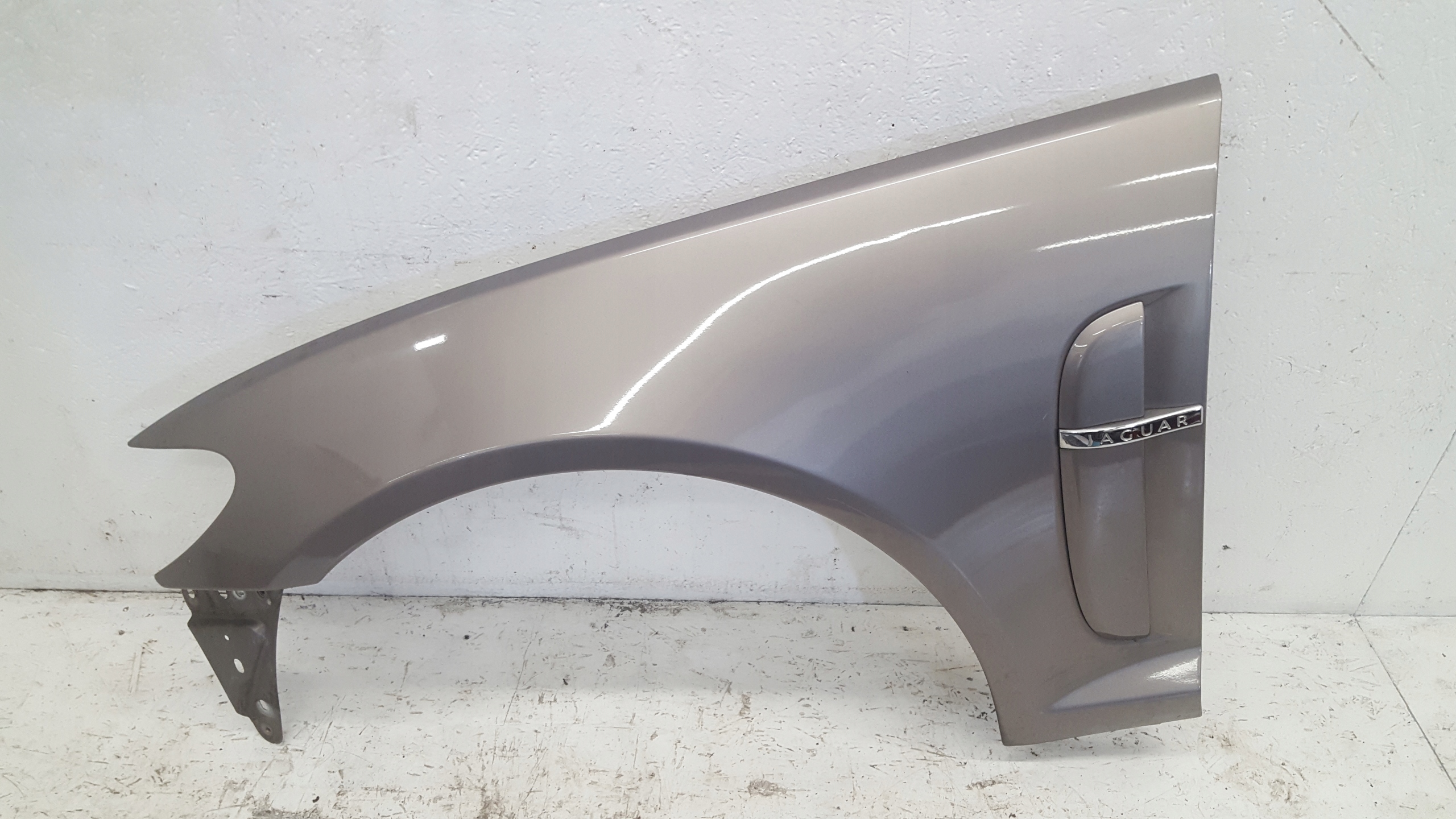 fender left front JAGUAR XF LMO