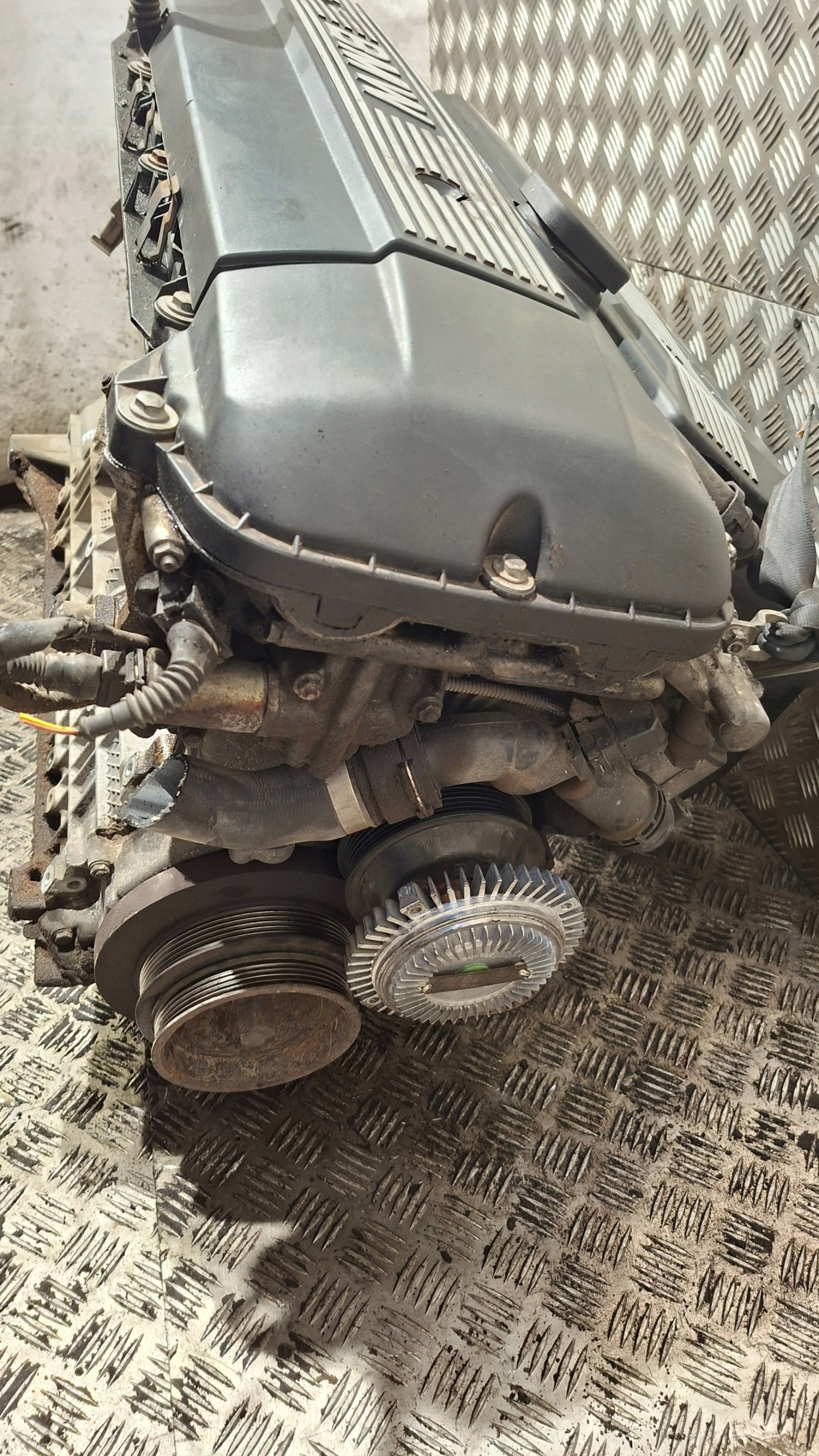 engine unprotected pillar BMW E39 M52TUB20 2.0