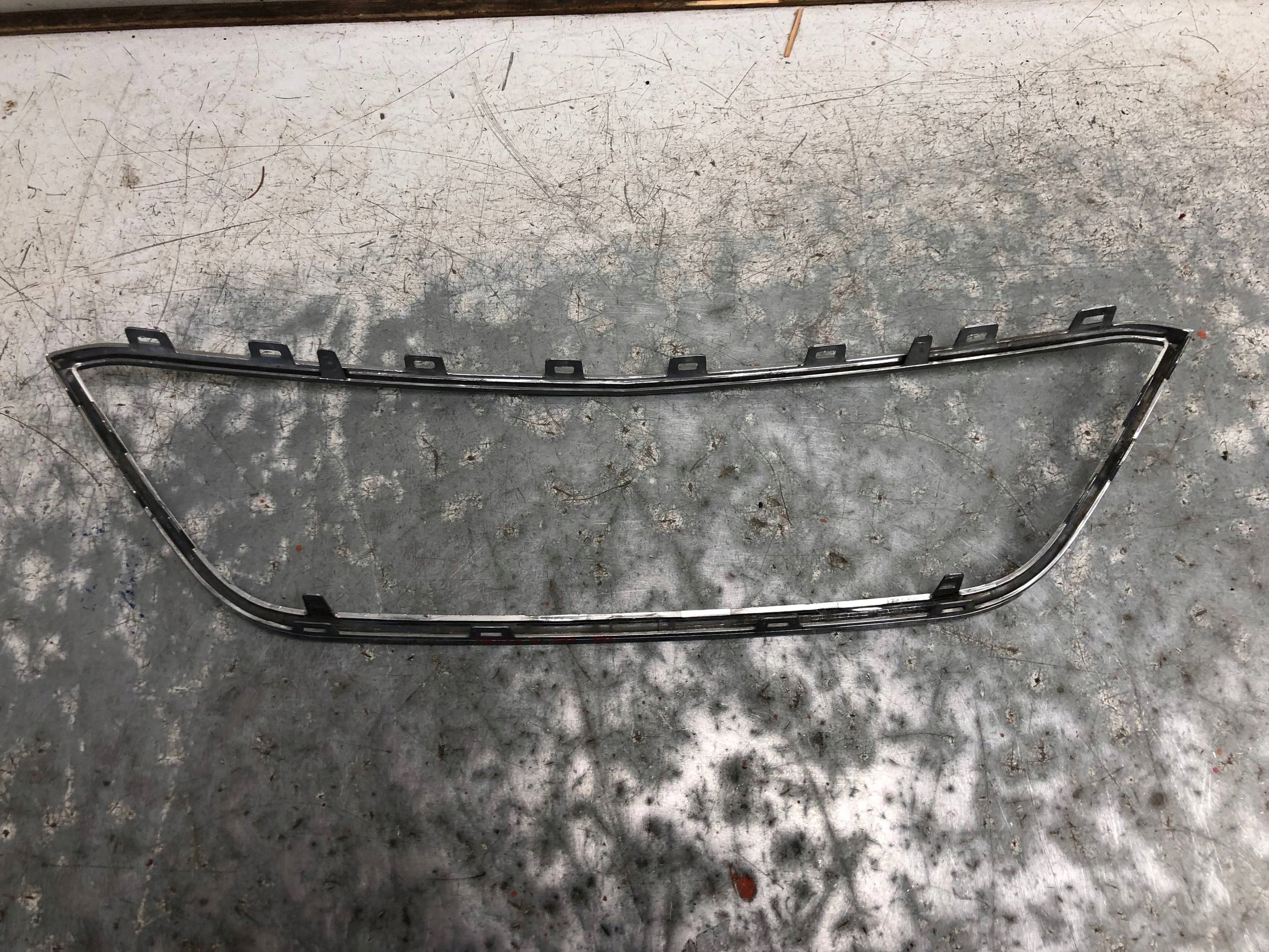 frame CHROM GRILLA SEAT IBIZA IV LIFT 6J0854643B