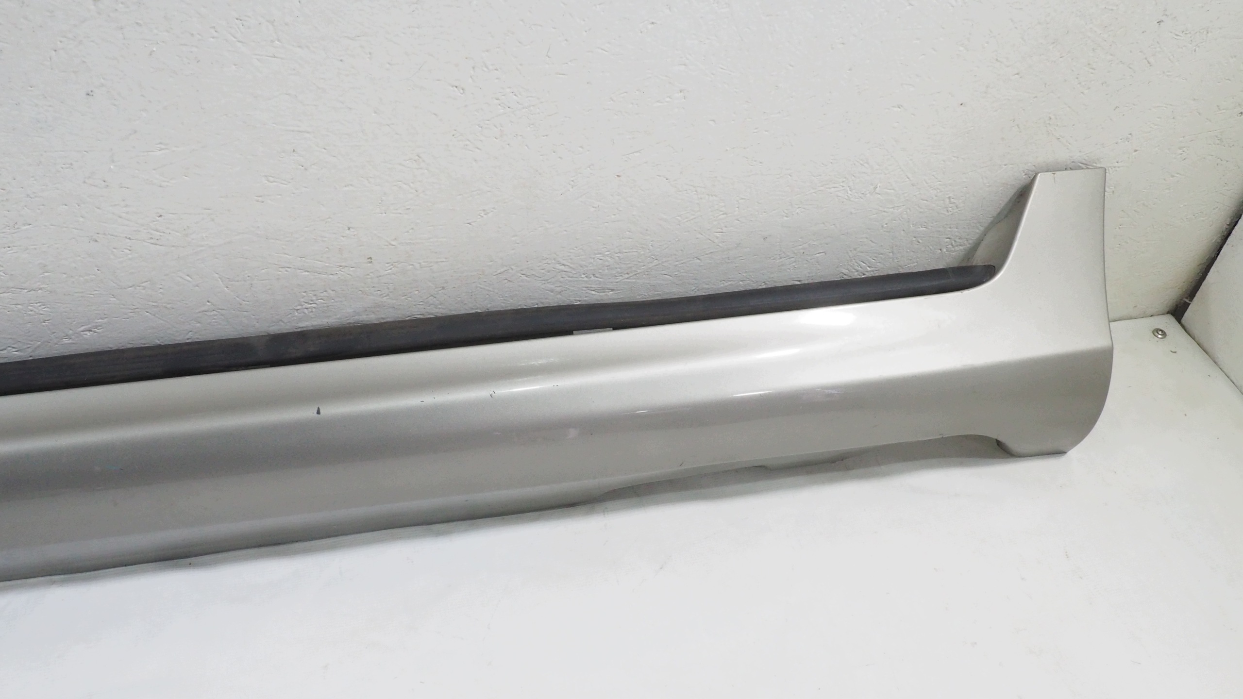 Volvo XC60 moulding threshold left