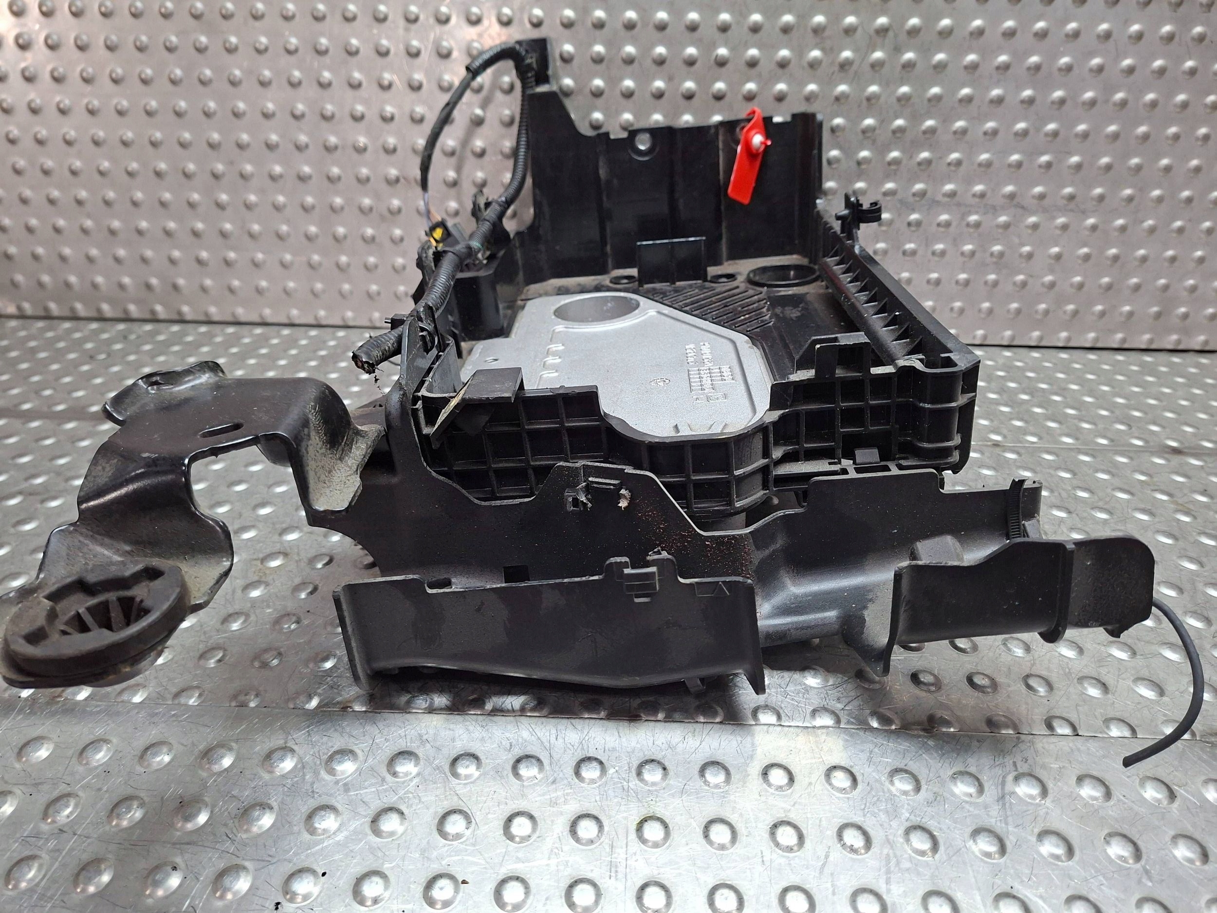 držiak Obal akumulátora 648947355R RENAULT CLIO V CAPTUR II 2019