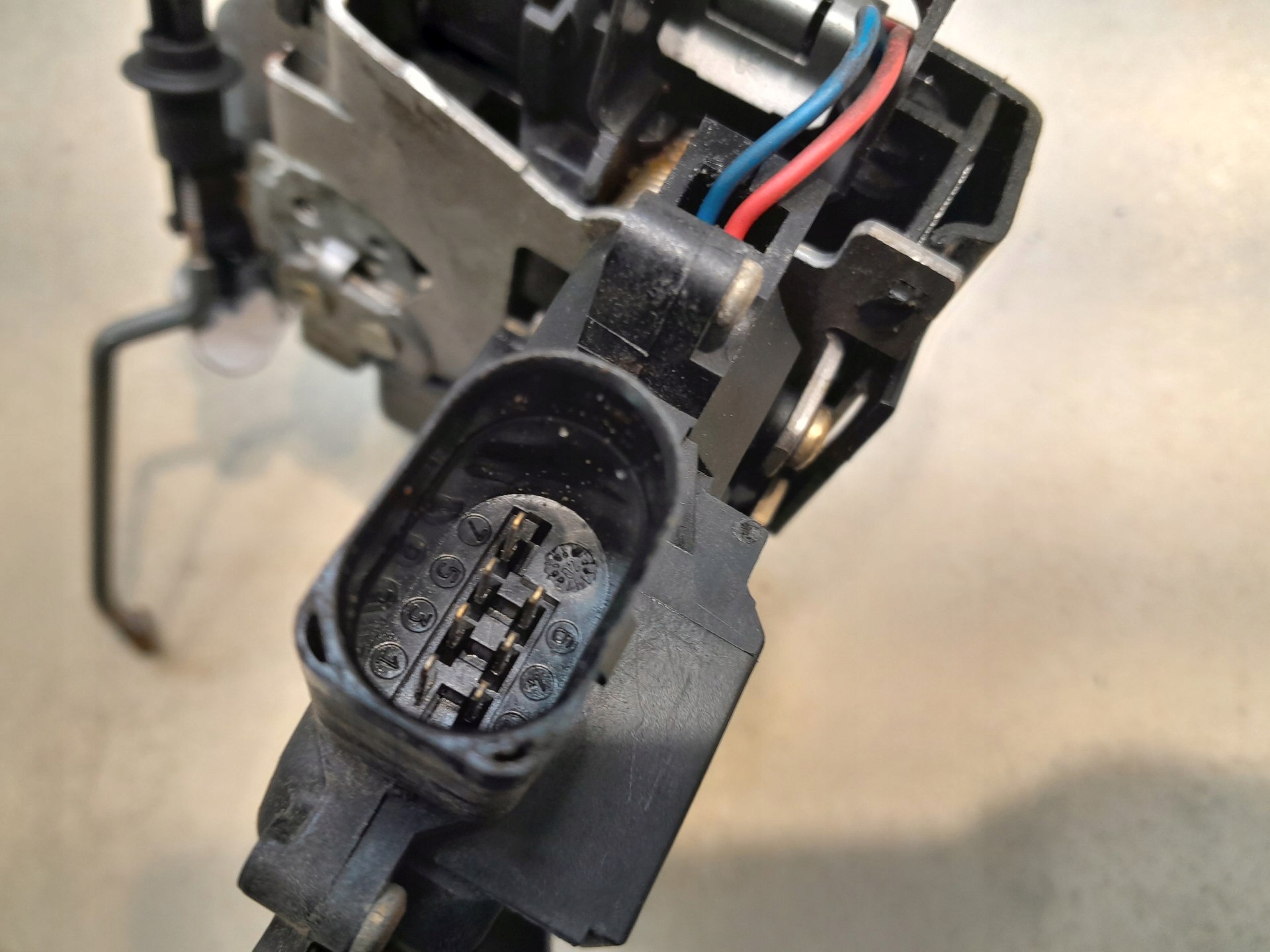 lock door left rear part AUDI A4 B6 1.9 TDI 8E0839349