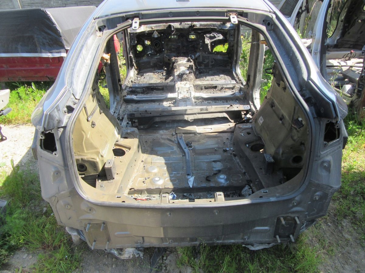 BMW X6 E71 2009 PAS TYŁ PODŁOGA BŁOTNIKI KPL