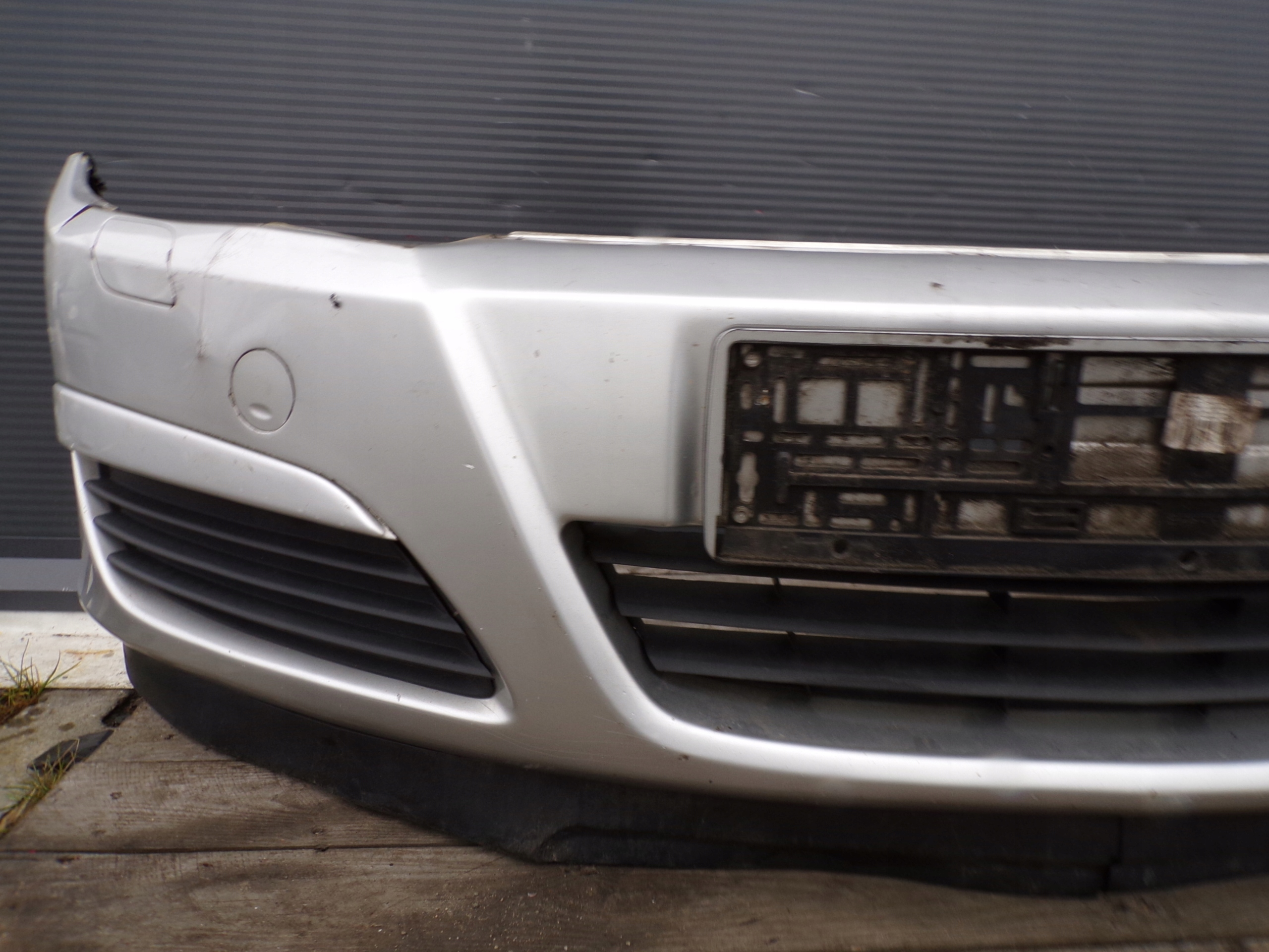 front bumper front OPEL ASTRA H WERSJA below washers