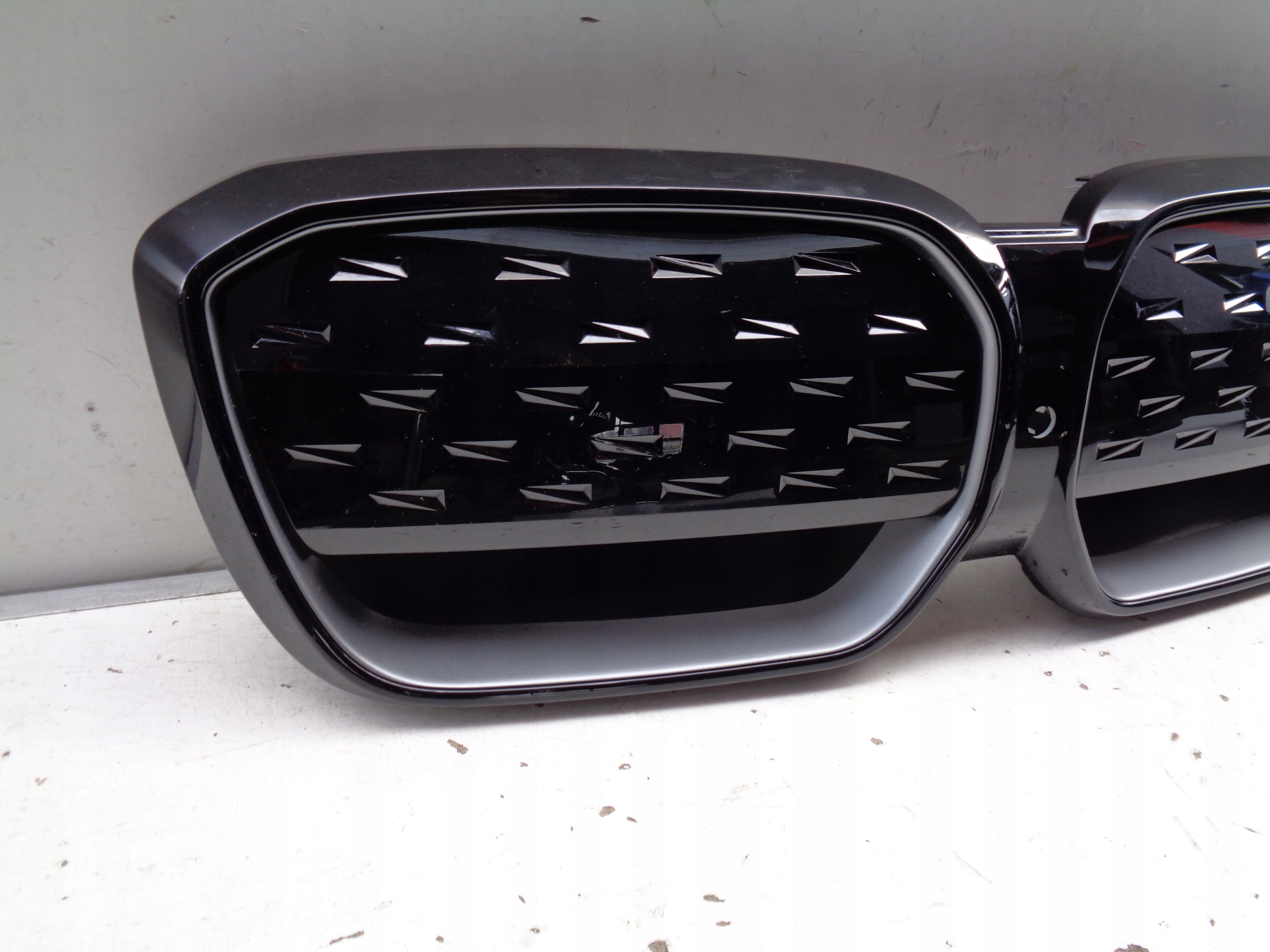 maska BMW IX3 G08 LIFT ispod KAMERE