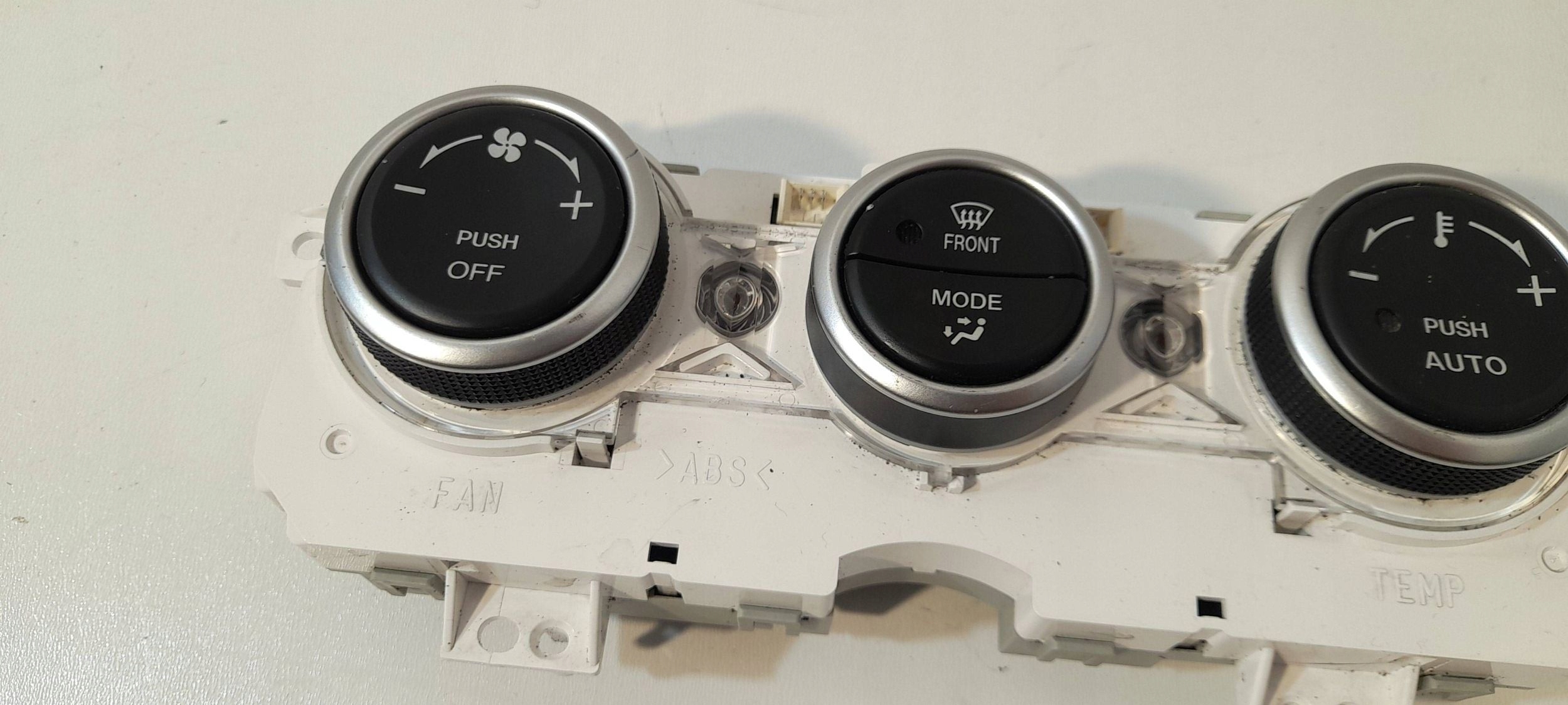 Mazda 6 GG / GY 2005-2008 Unite commande clima TK11E6A (R513)