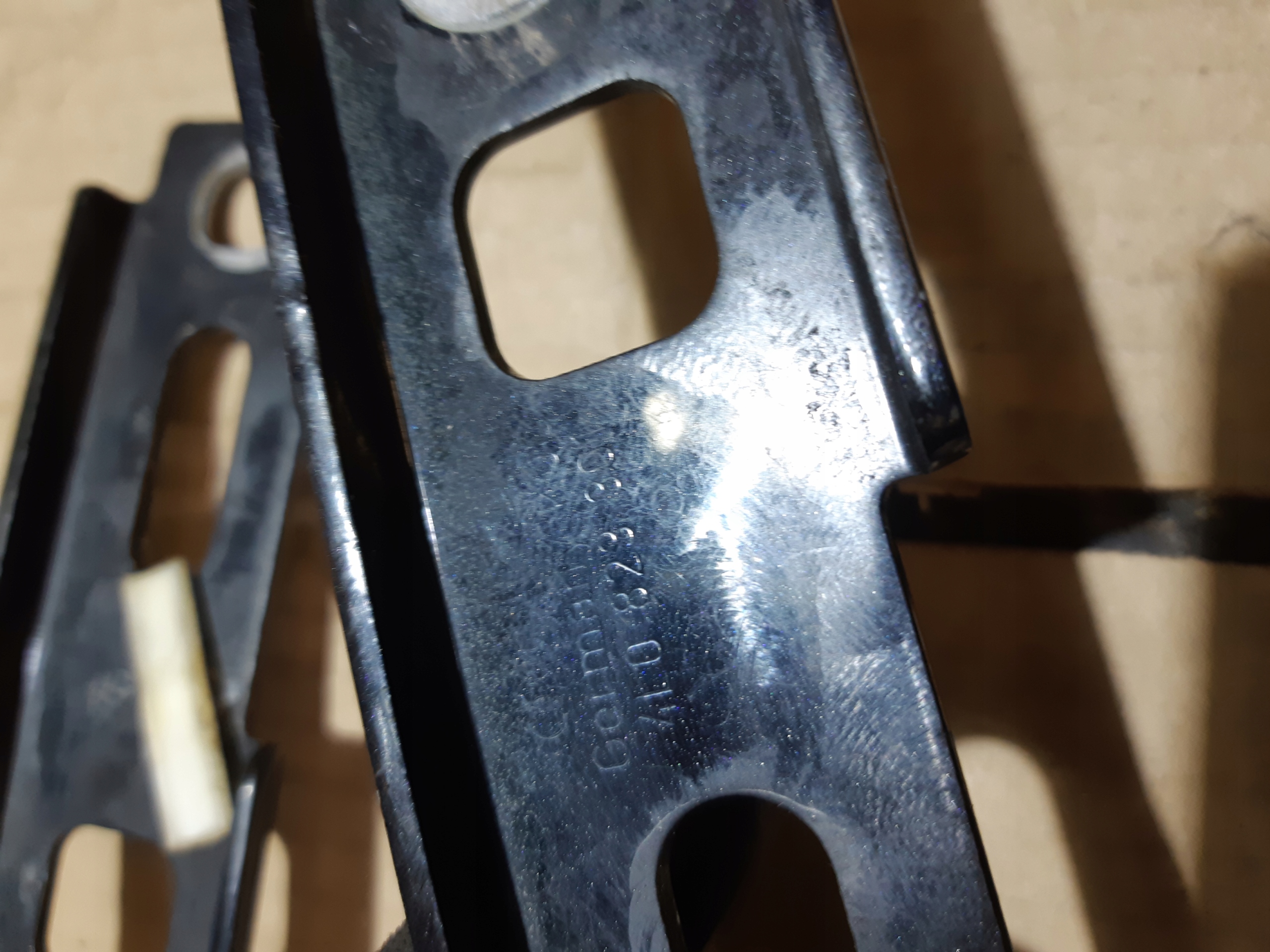 AUDI Q7 4L bonnet hinges KPL 4L0823302 4L0823301