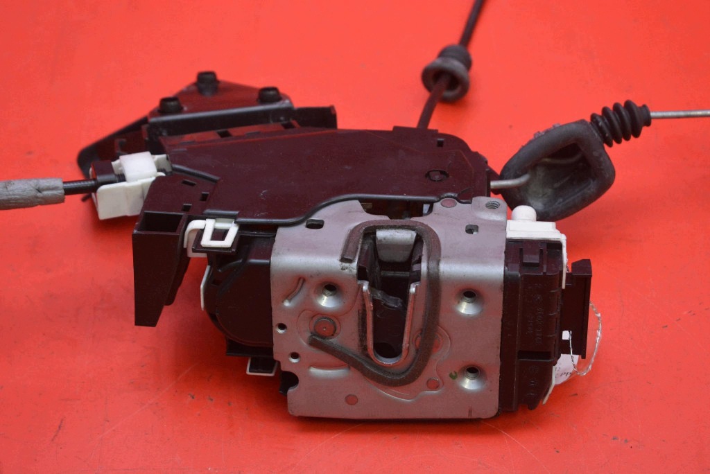 lock door right front front EU A2047200635 MERCEDES C-KLASA W204 07-14