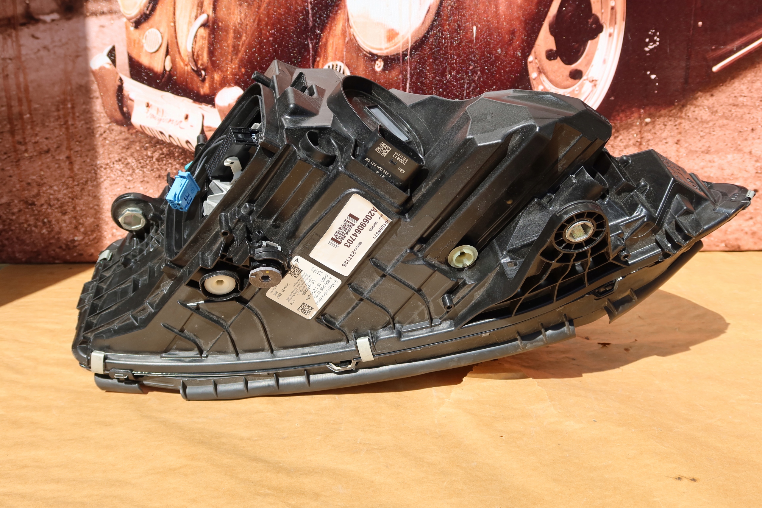 MERCEDES C KLASA W2069064703 MULTIBEAM LAMPA Strona zabudowy lewa