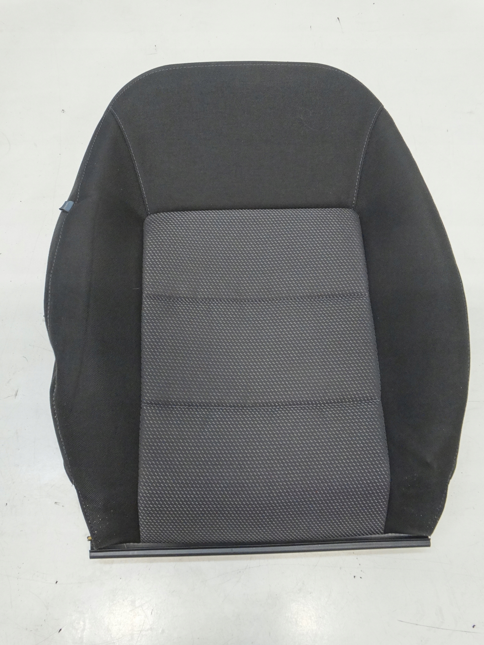 СПИНКА СИДЕНЬЯ ПРАВАЯ ПЕРЕДНЯЯ SKODA OCTAVIA II