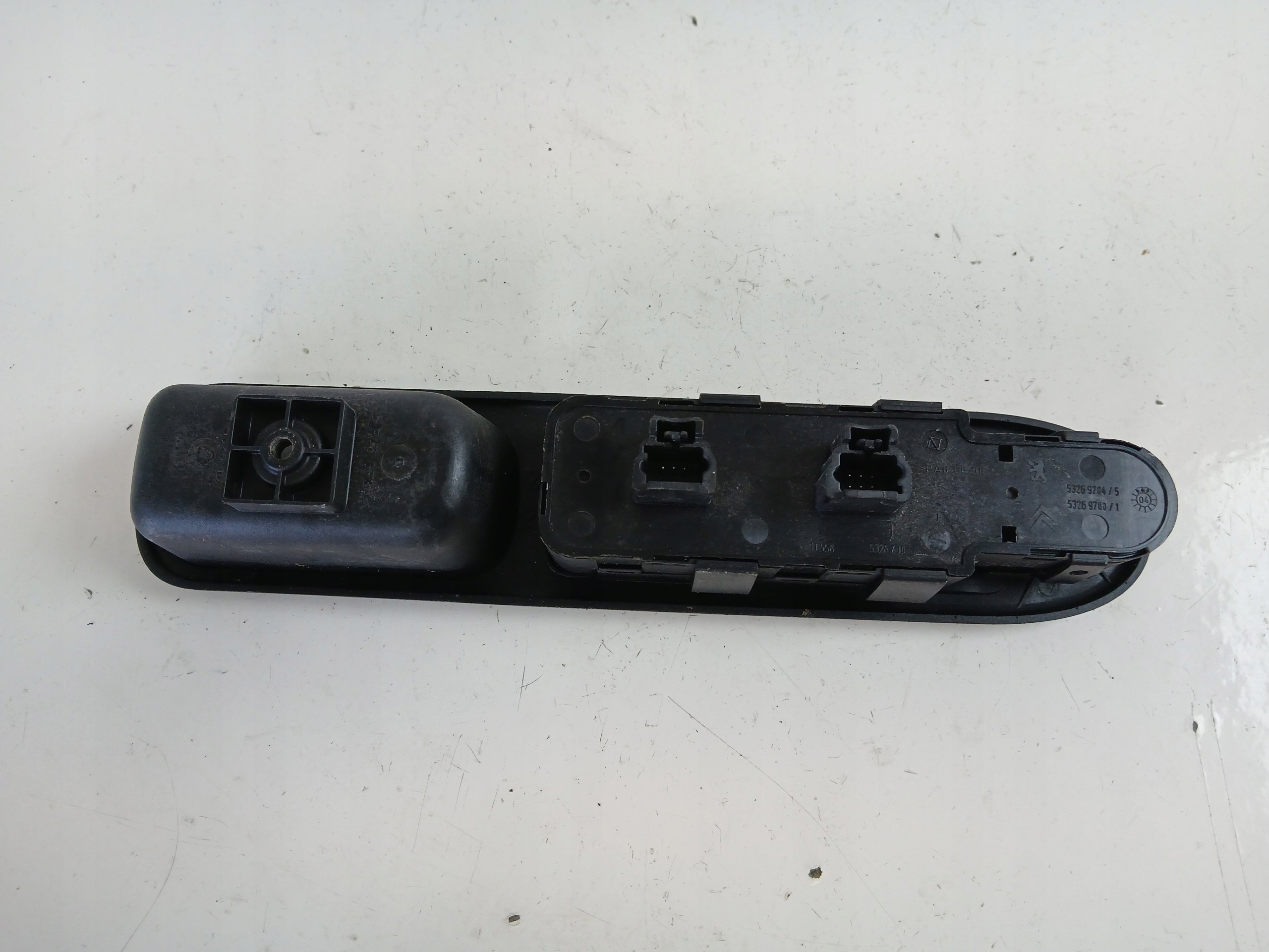 PEUGEOT 307 PANEL okna levý předek 96498420XT