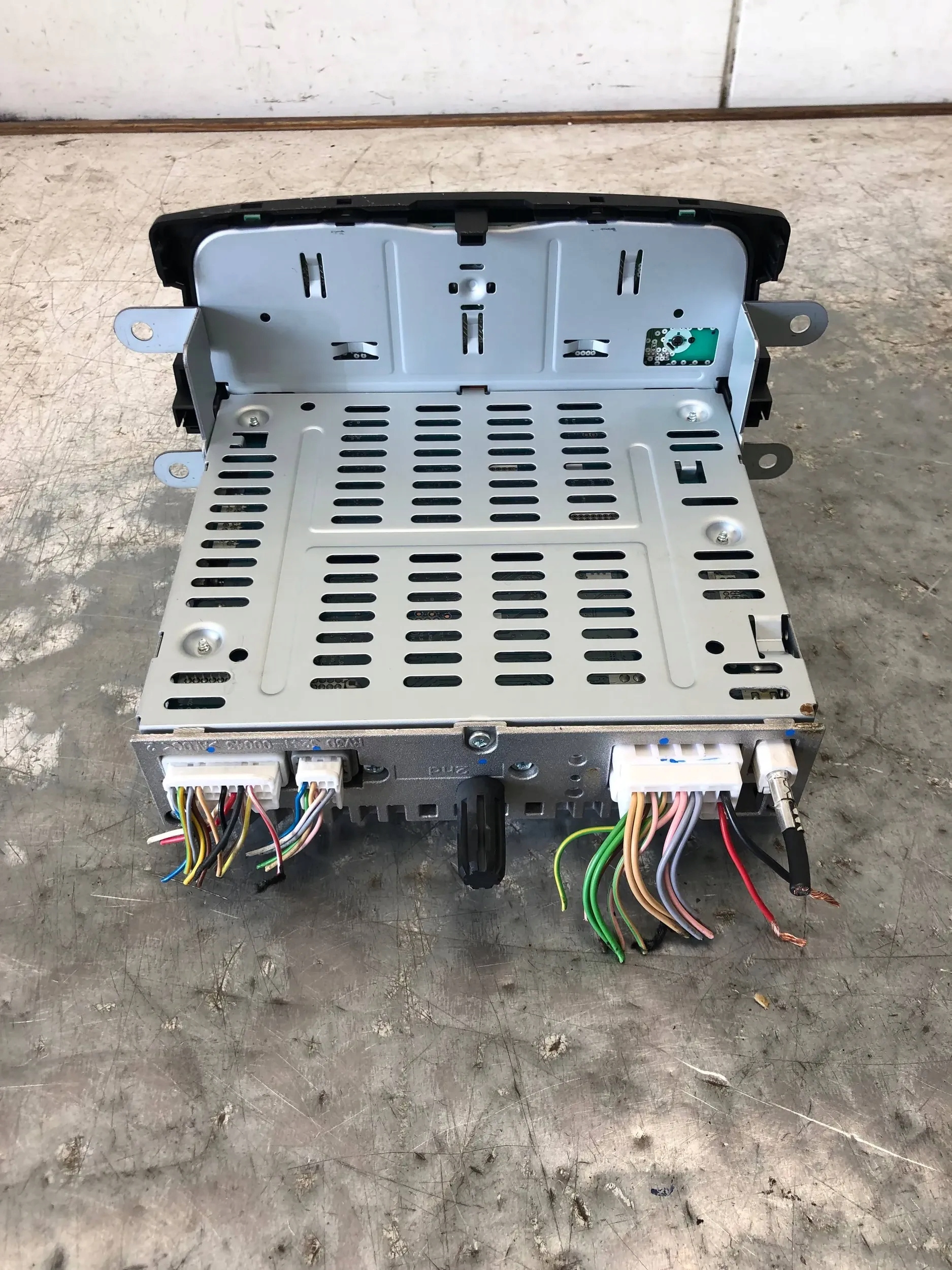 RADIO + KOD DACIA DOKKER 281154759R