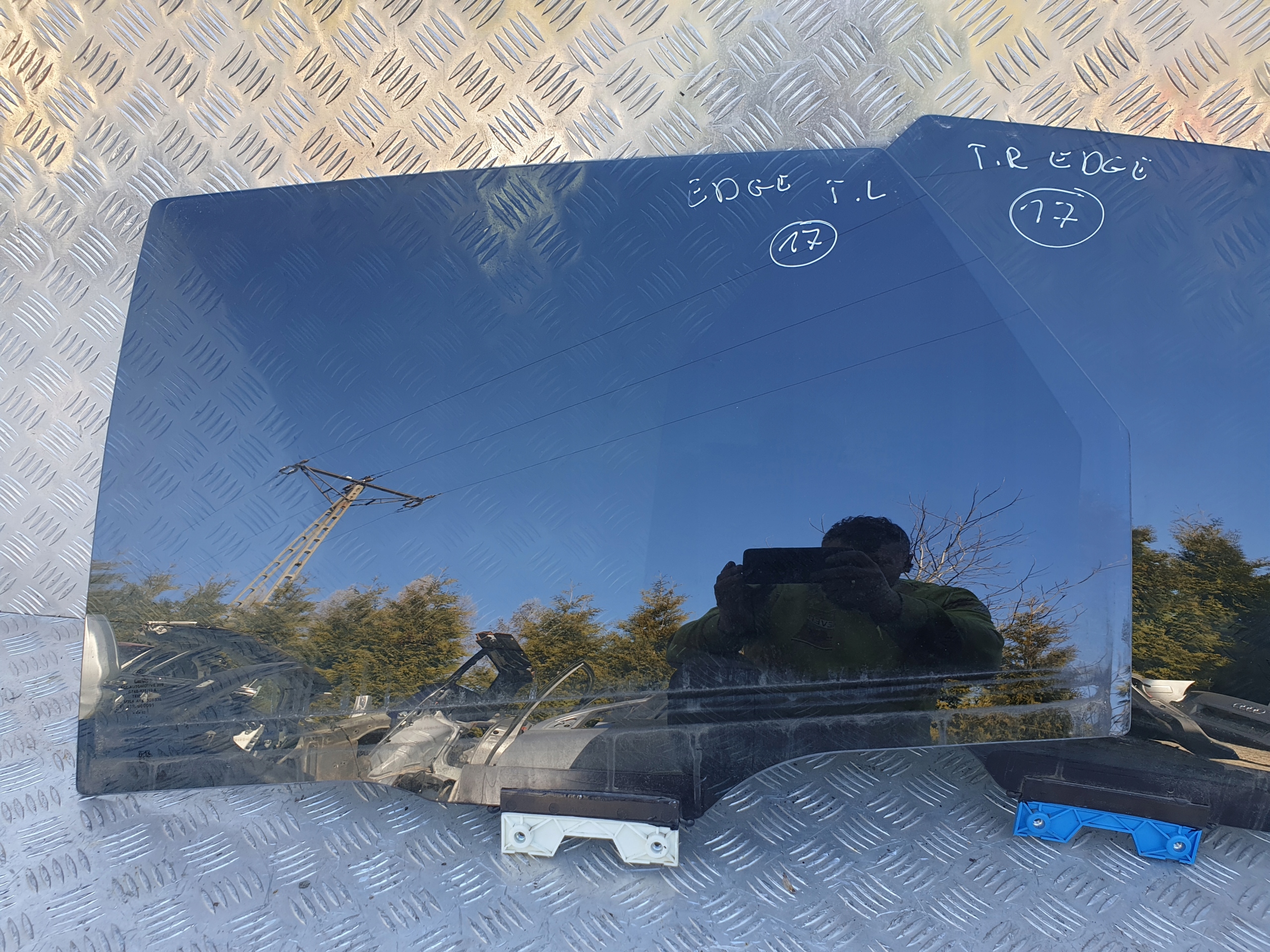 SZYBA DRZWI TYŁ LEWA PRAWA EDGE II MK2 VIGNALE Producent części Ford OE