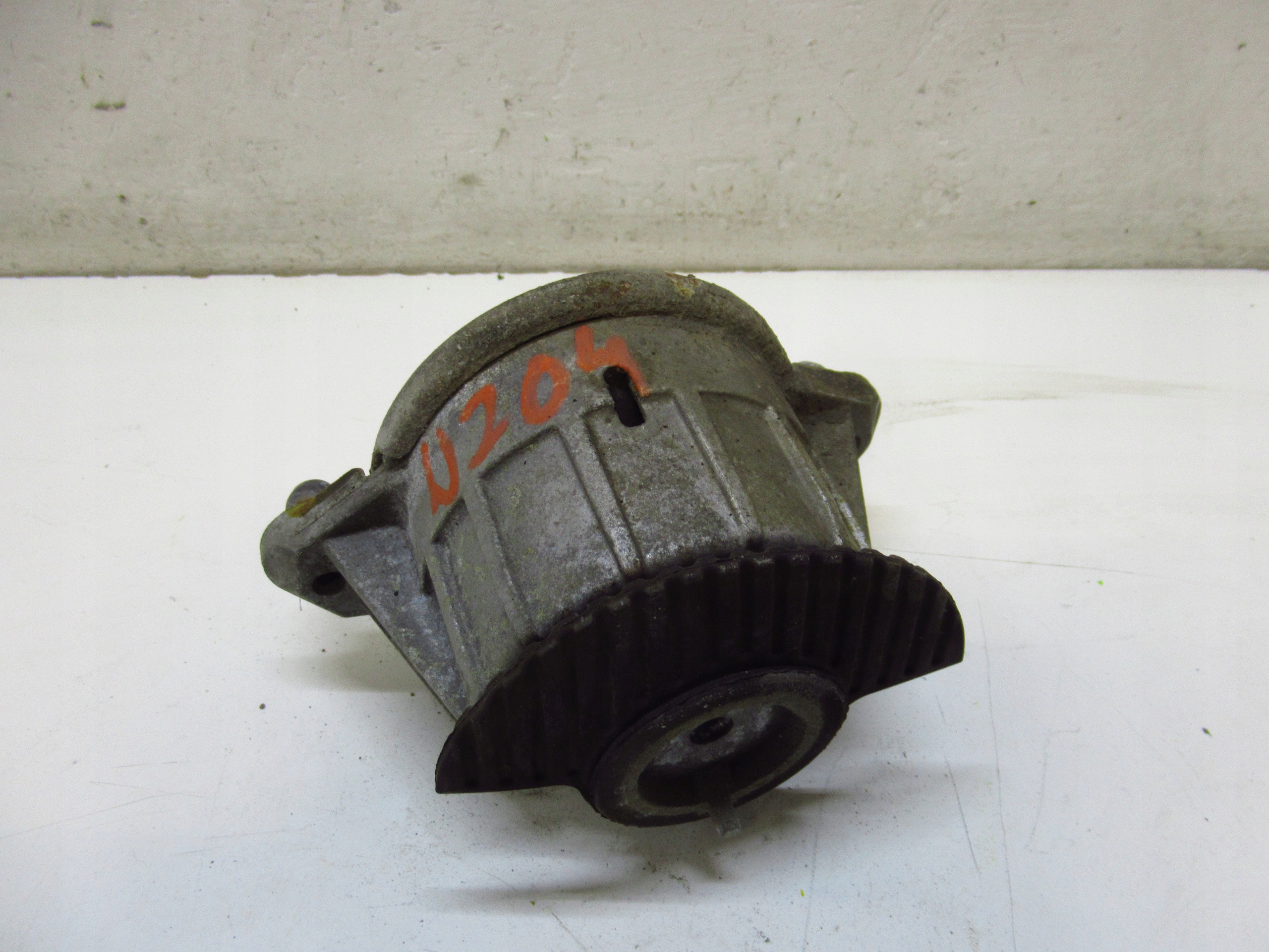 MERCEDES W204 1.8 engine mount A2072400017