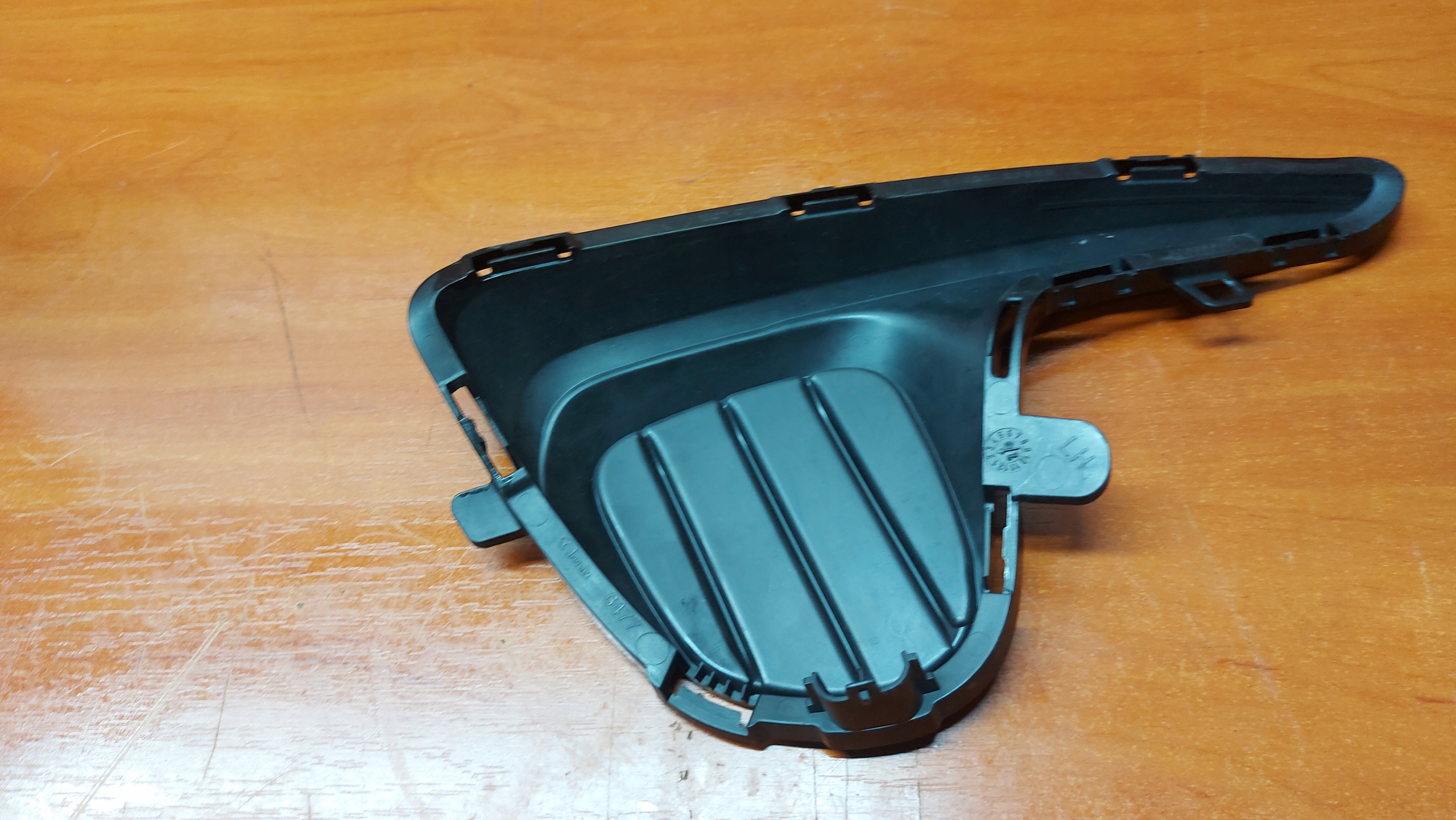 spoiler grid of a bumper left left front front TOYOTA YARIS III 17