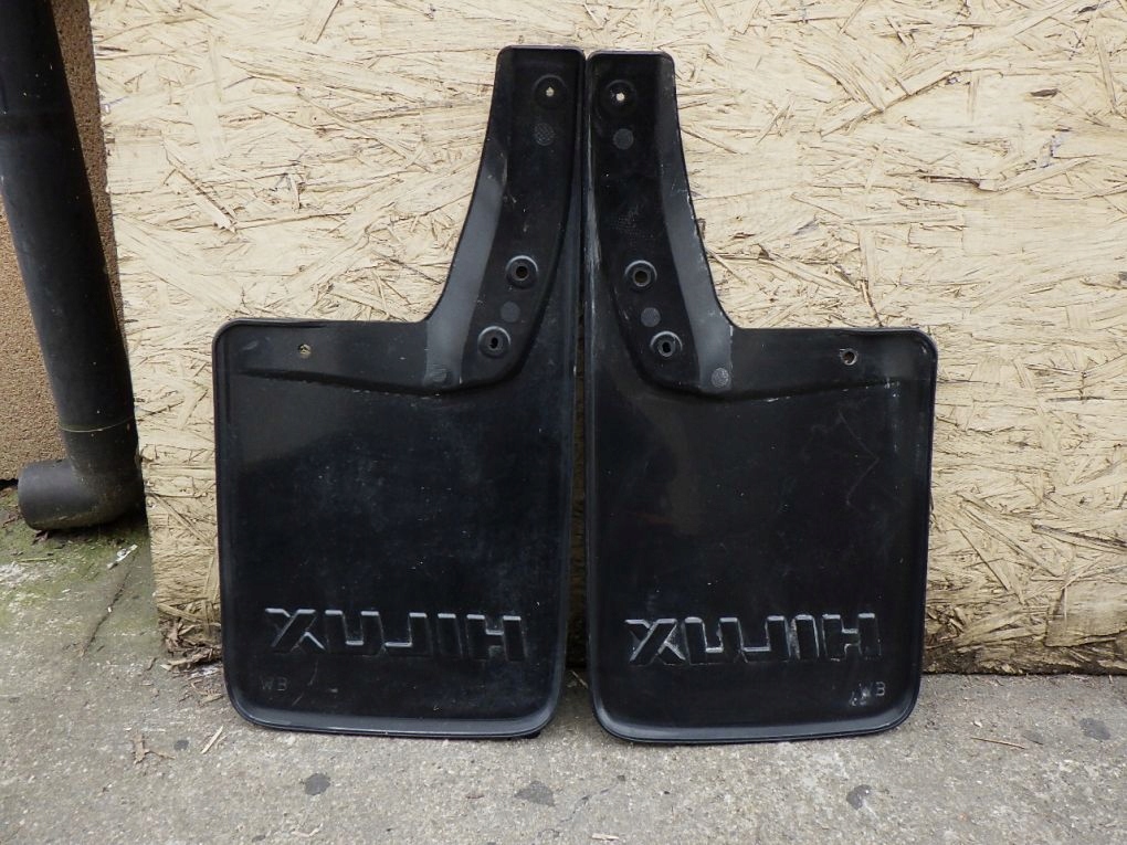 TOYOTA HILUX 8 VIII 15- CHLAPACZ PRAWY TYLNY Strona zabudowy tył