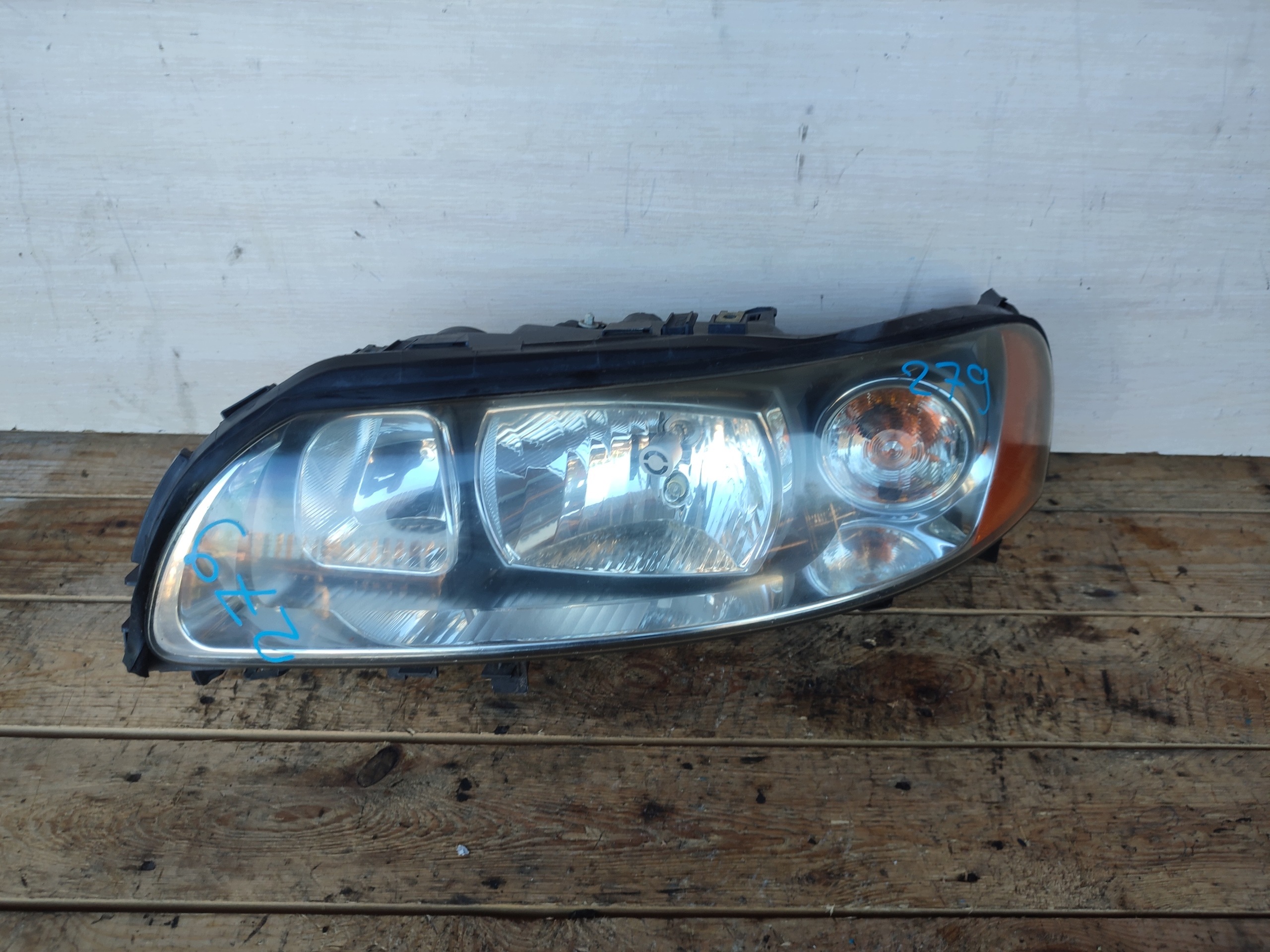 VOLVO V70 II left light front front 30698835 EUROPA
