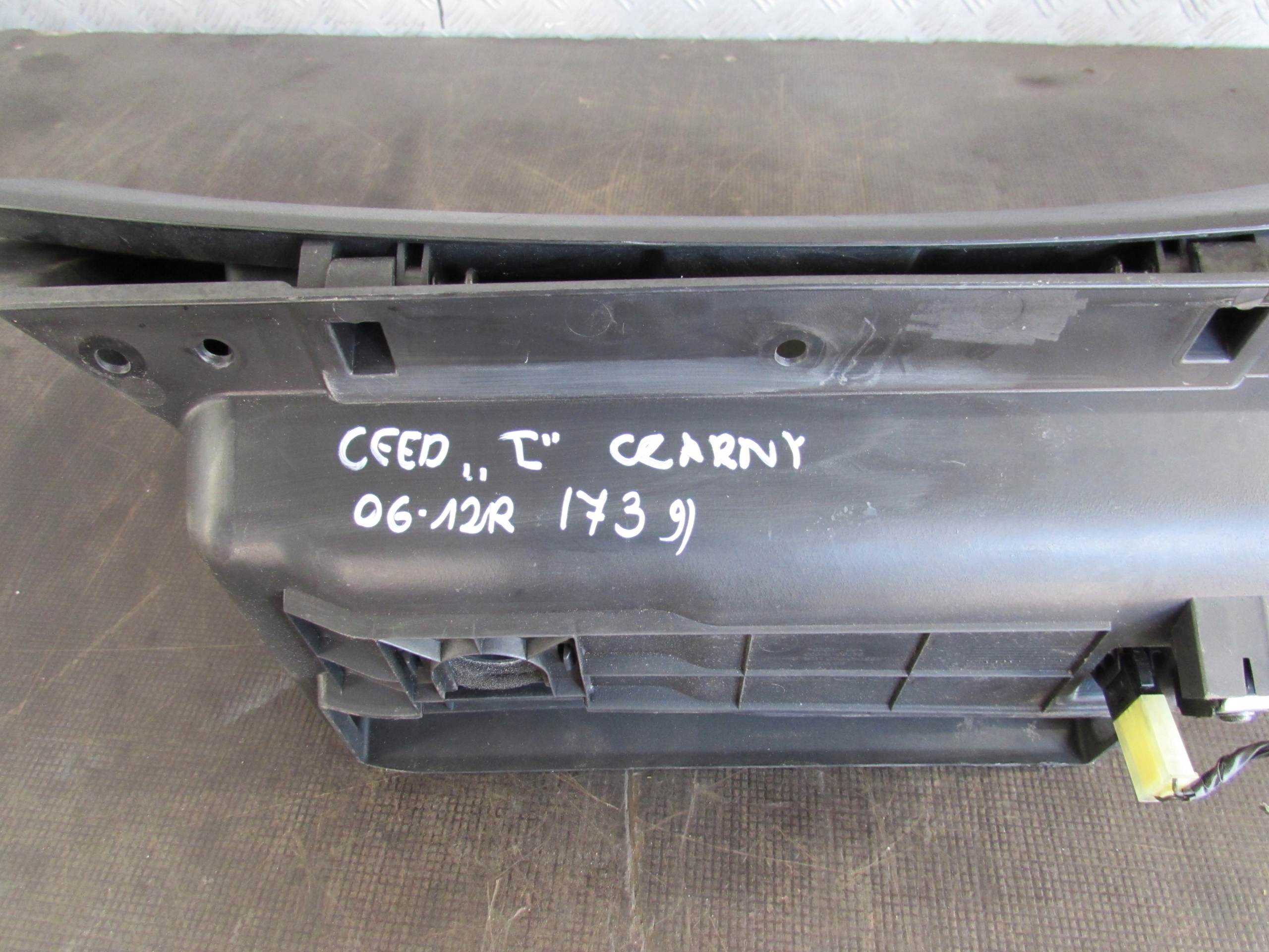 бардачок пассажира 84760-1H050 kia CEED I 06-12 r.
