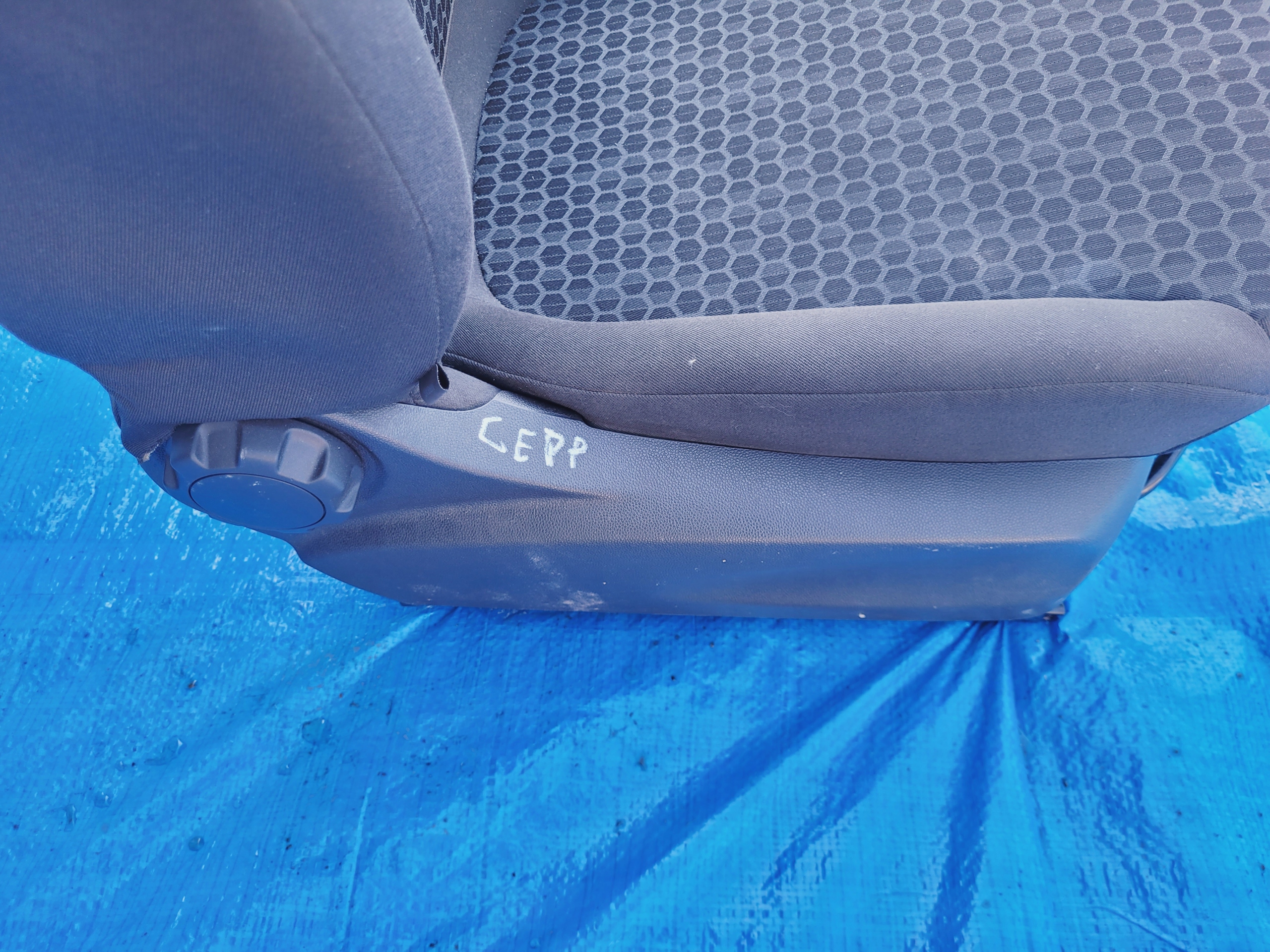 | CORSA e кресло правый пассажира перед передний европа 5D