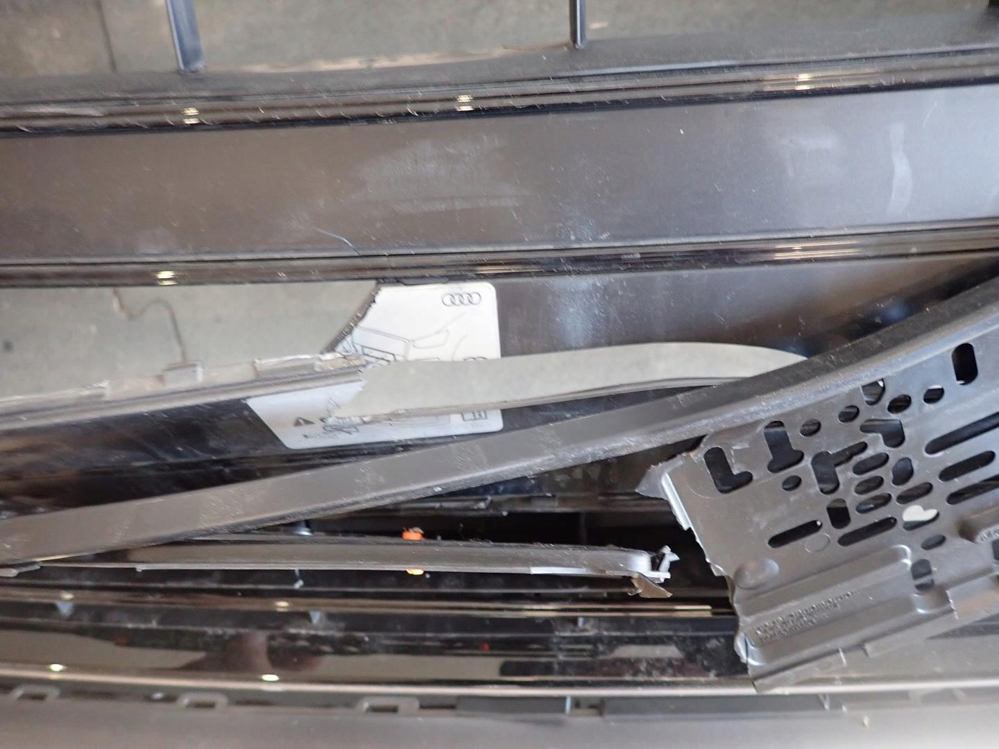 nárazník předek přední AUDI A6 C8 2018- 4K0807437