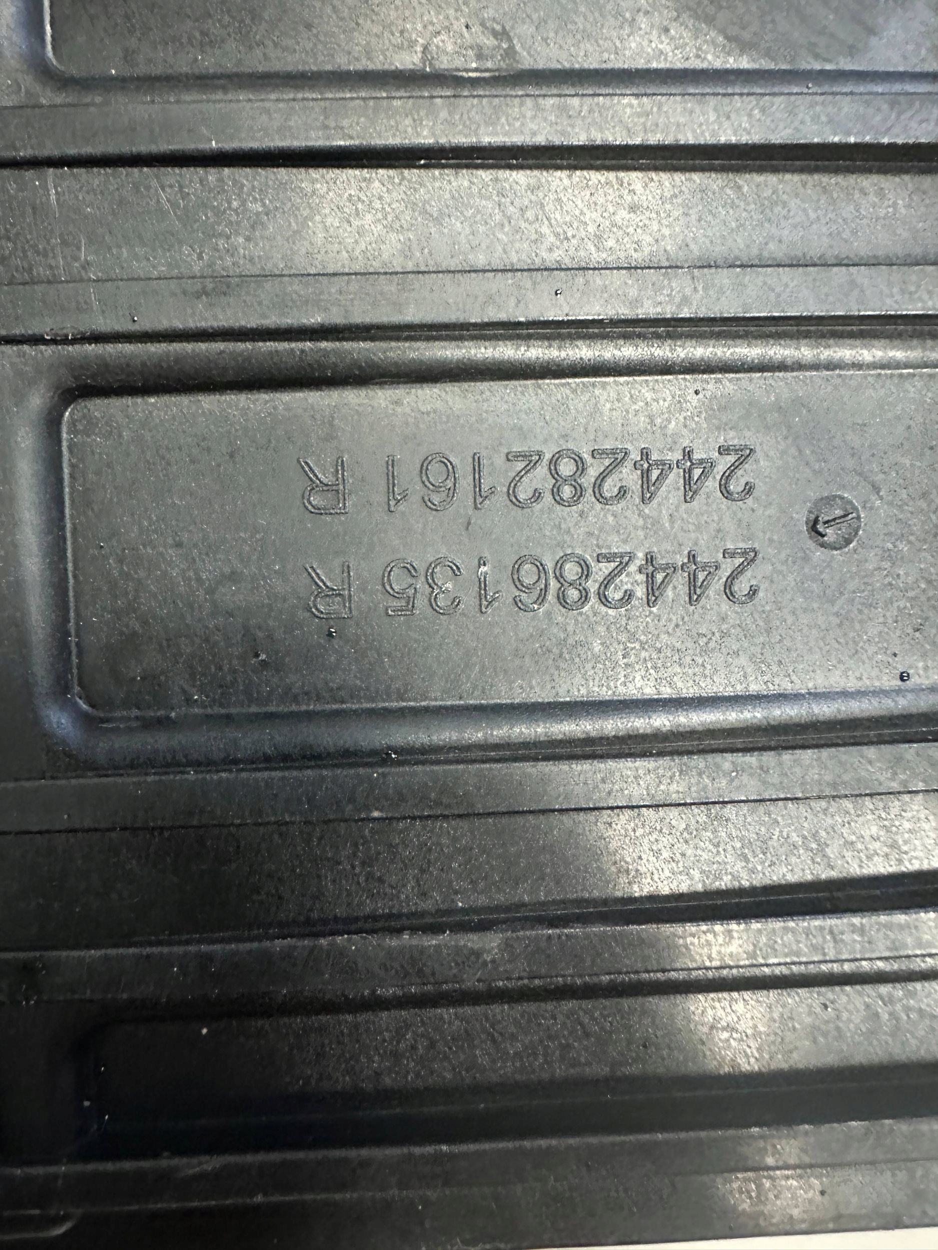 DACIA DUSTER III držač akumulatora 244286135R